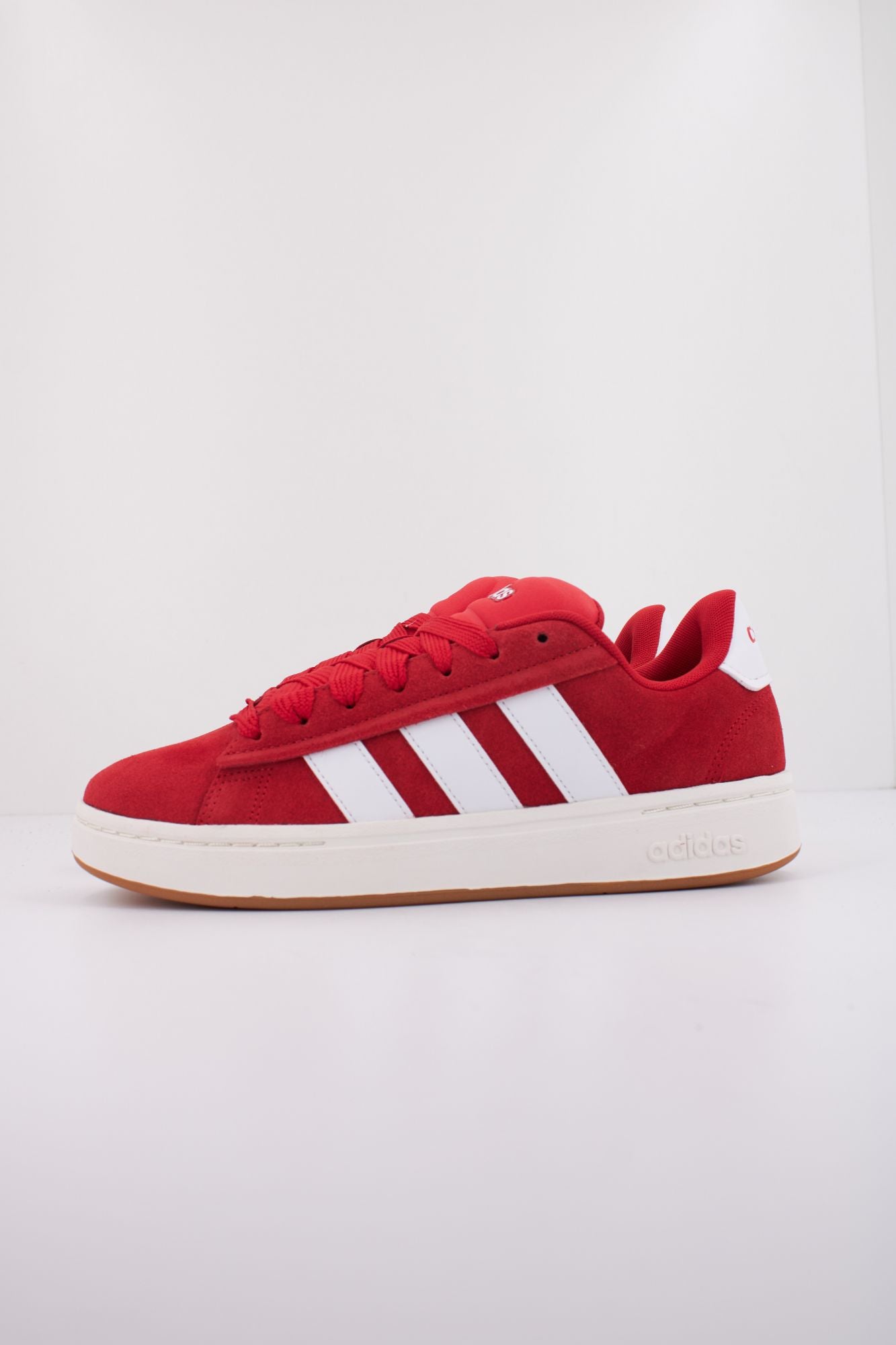 ADIDAS COURT ALPHA en color ROJO (1)