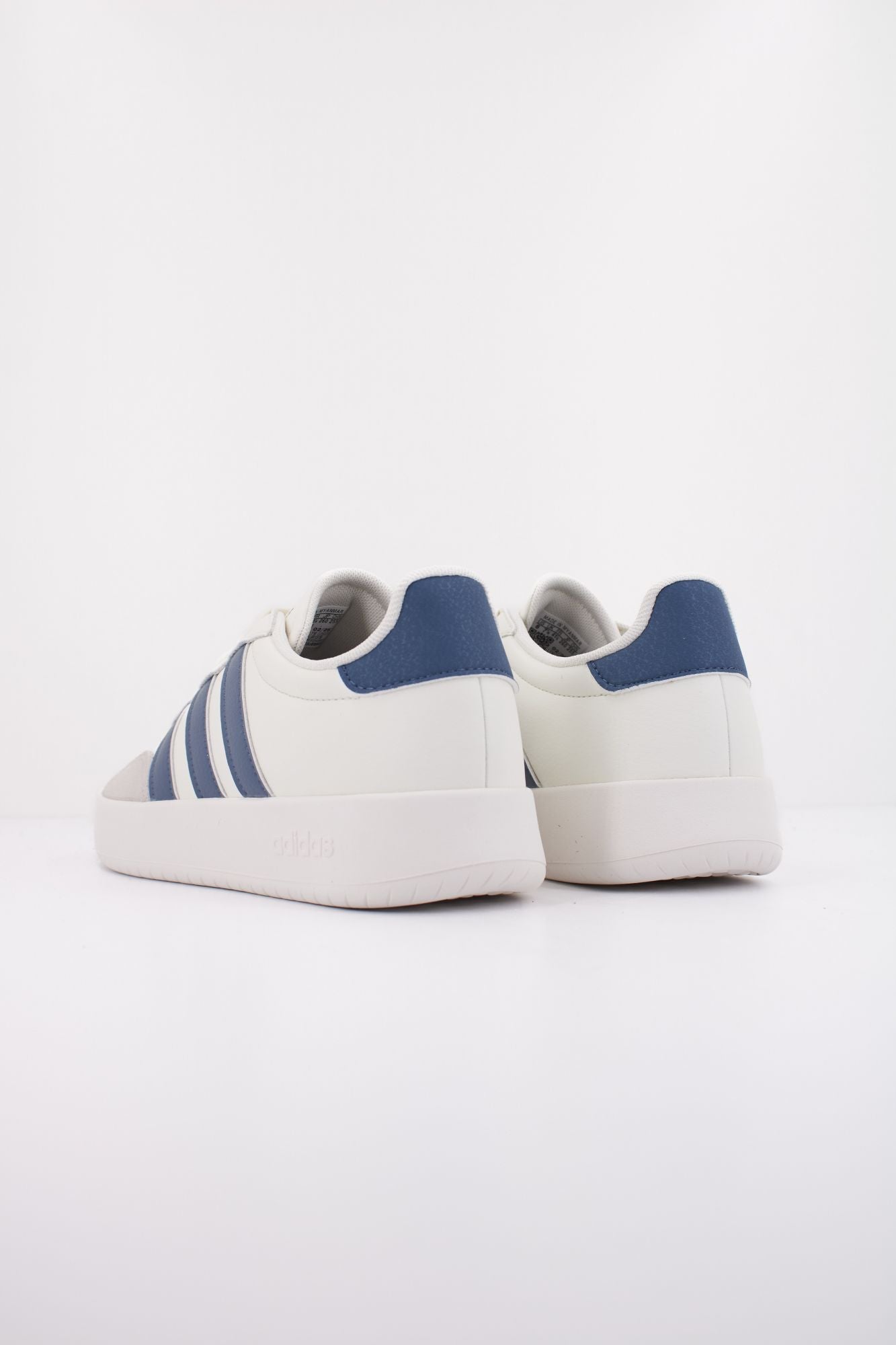 ADIDAS BARREDA en color BLANCO (4)