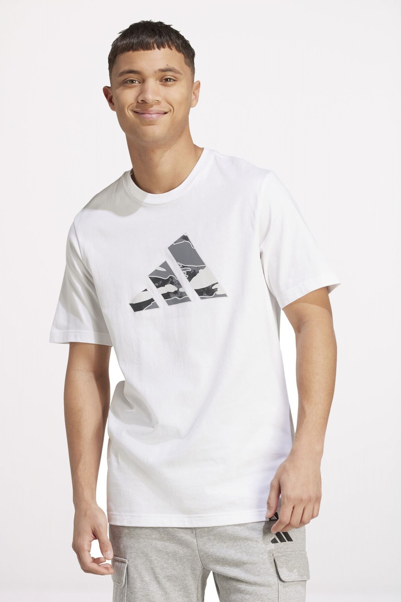 ADIDAS M CAMO LOGO T en color BLANCO (1)