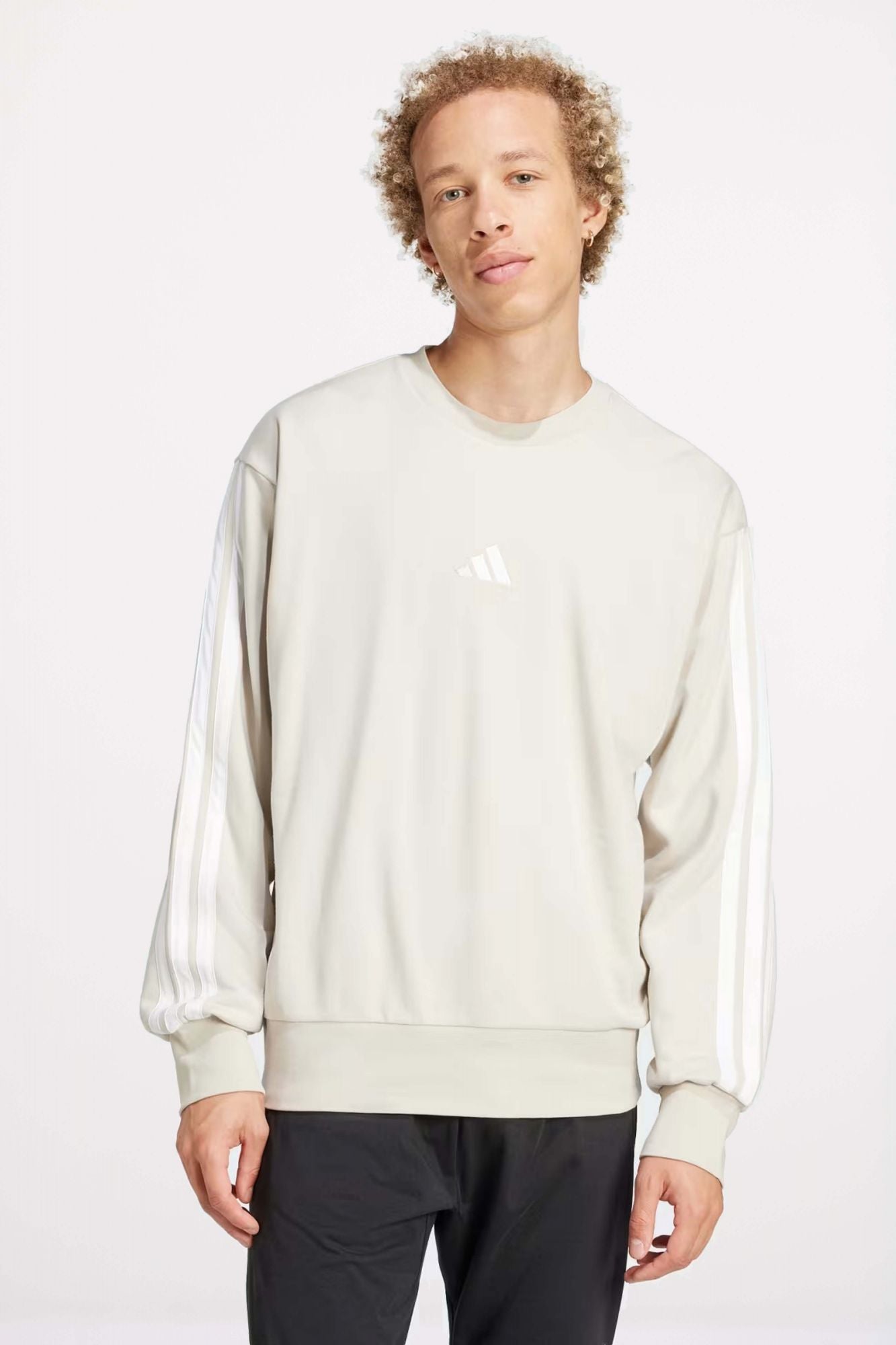 ADIDAS ESSENTIALS FRENCH TERRY 3 BANDAS en color BEIS (1)