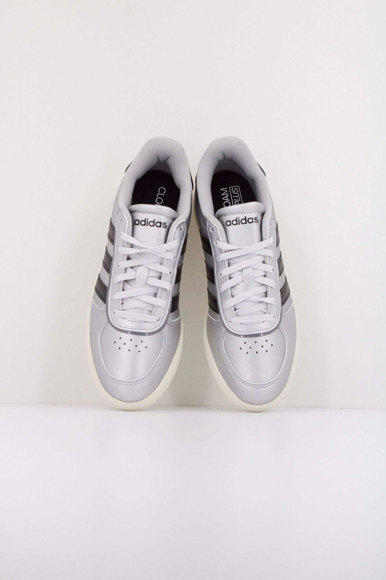 ADIDAS BREAKNET SLEEK en color PLATA (3)