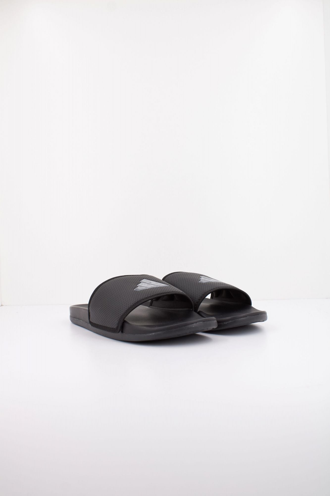 ADIDAS ADILETTE COMFORT en color NEGRO (3)
