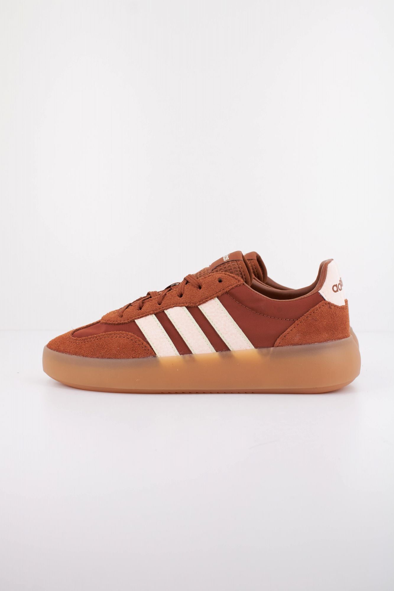 ADIDAS BARREDA DECODE en color MARRON (1)