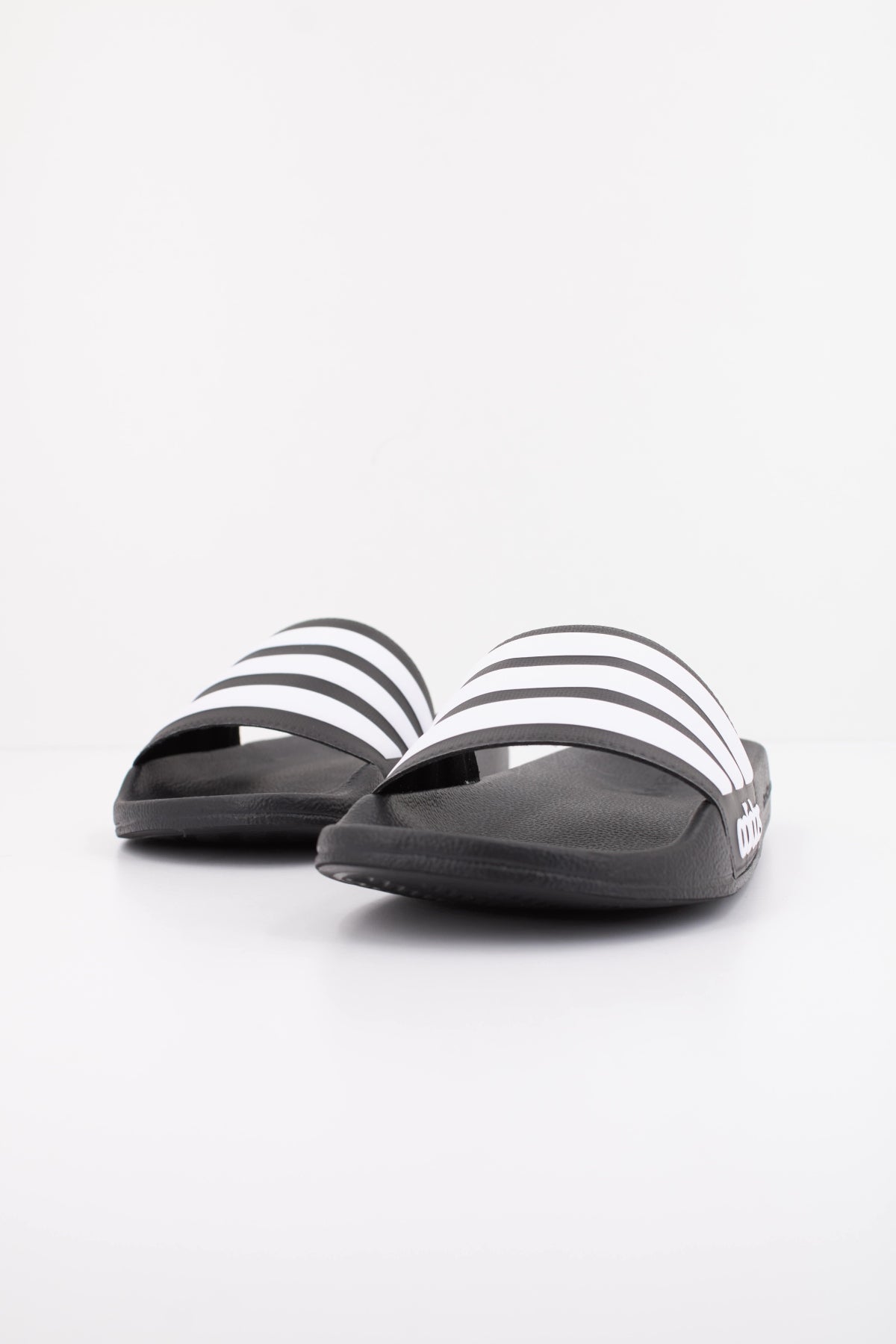 ADIDAS ADILETTE SHOWER en color NEGRO (2)