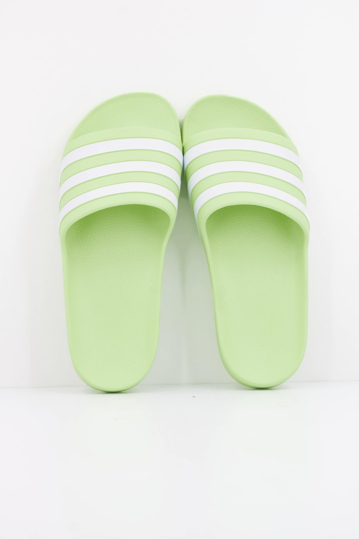 ADIDAS ADILETTE AQUA en color VERDE (3)
