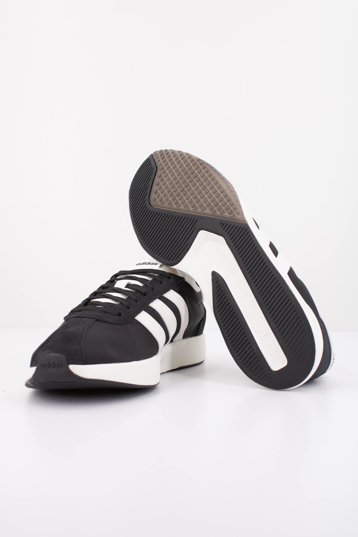 ADIDAS RUN 76 26 en color NEGRO (5)