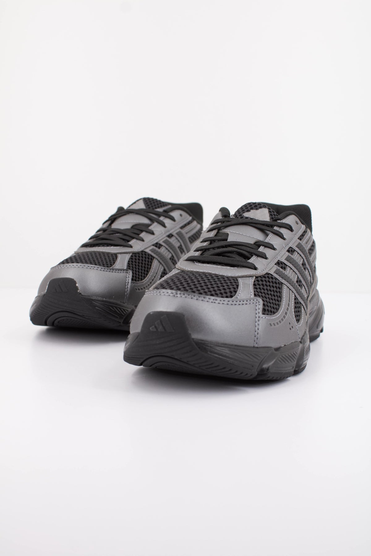 ADIDAS TECHNOCHAOS 2000 en color NEGRO (2)