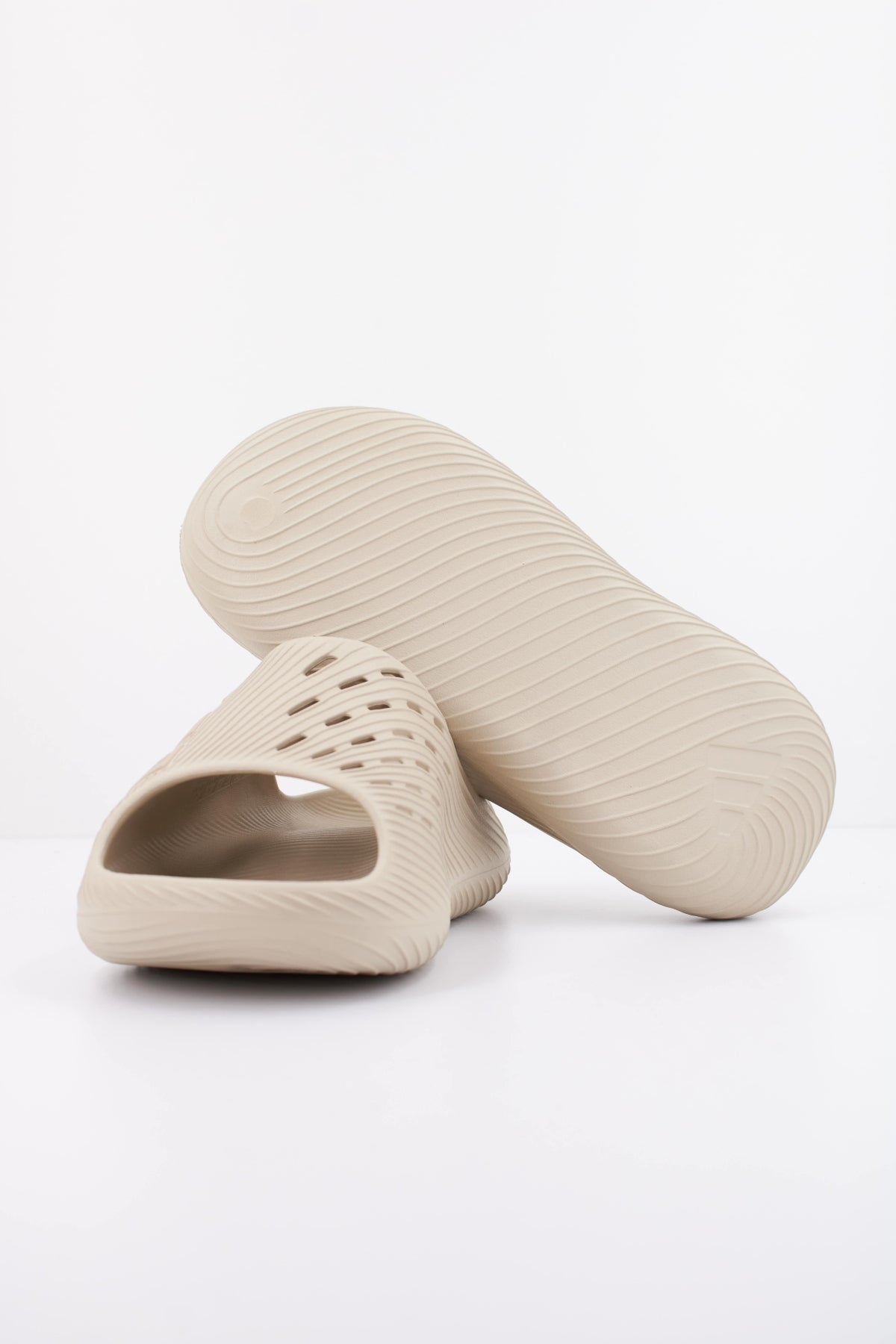 ADIDAS PURECHILL SLIDE en color BEIS (5)
