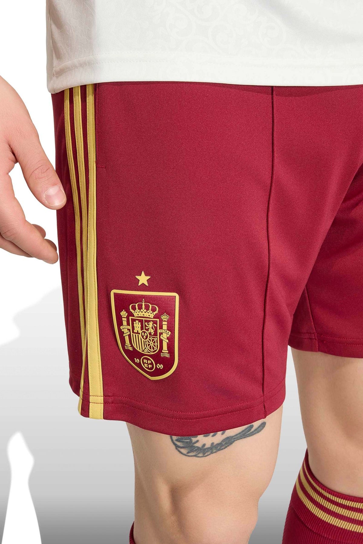 ADIDAS Pantalón España 26 en color ROJO (4)