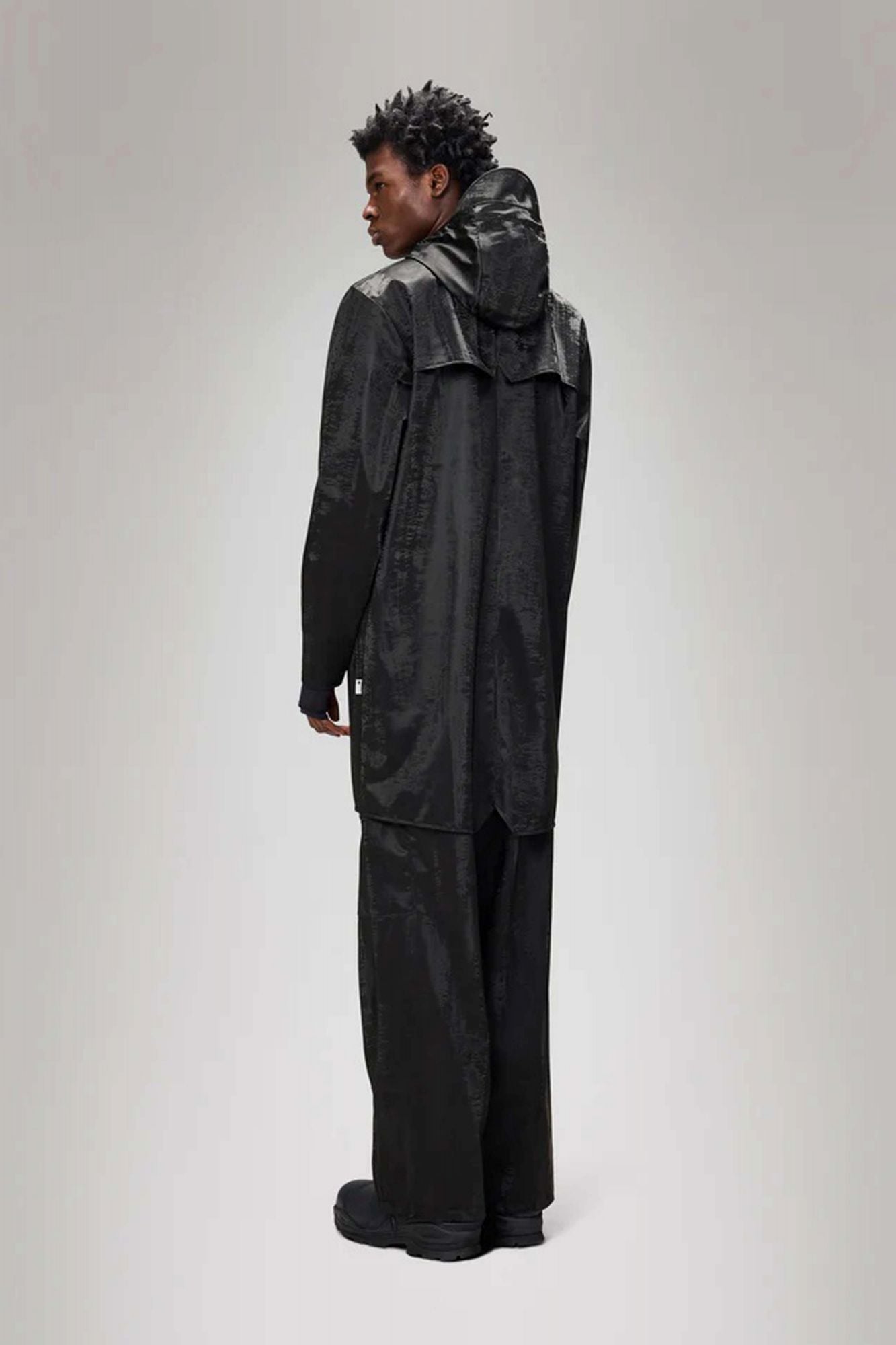 RAINS LONG JACKET W3 en color NEGRO (3)