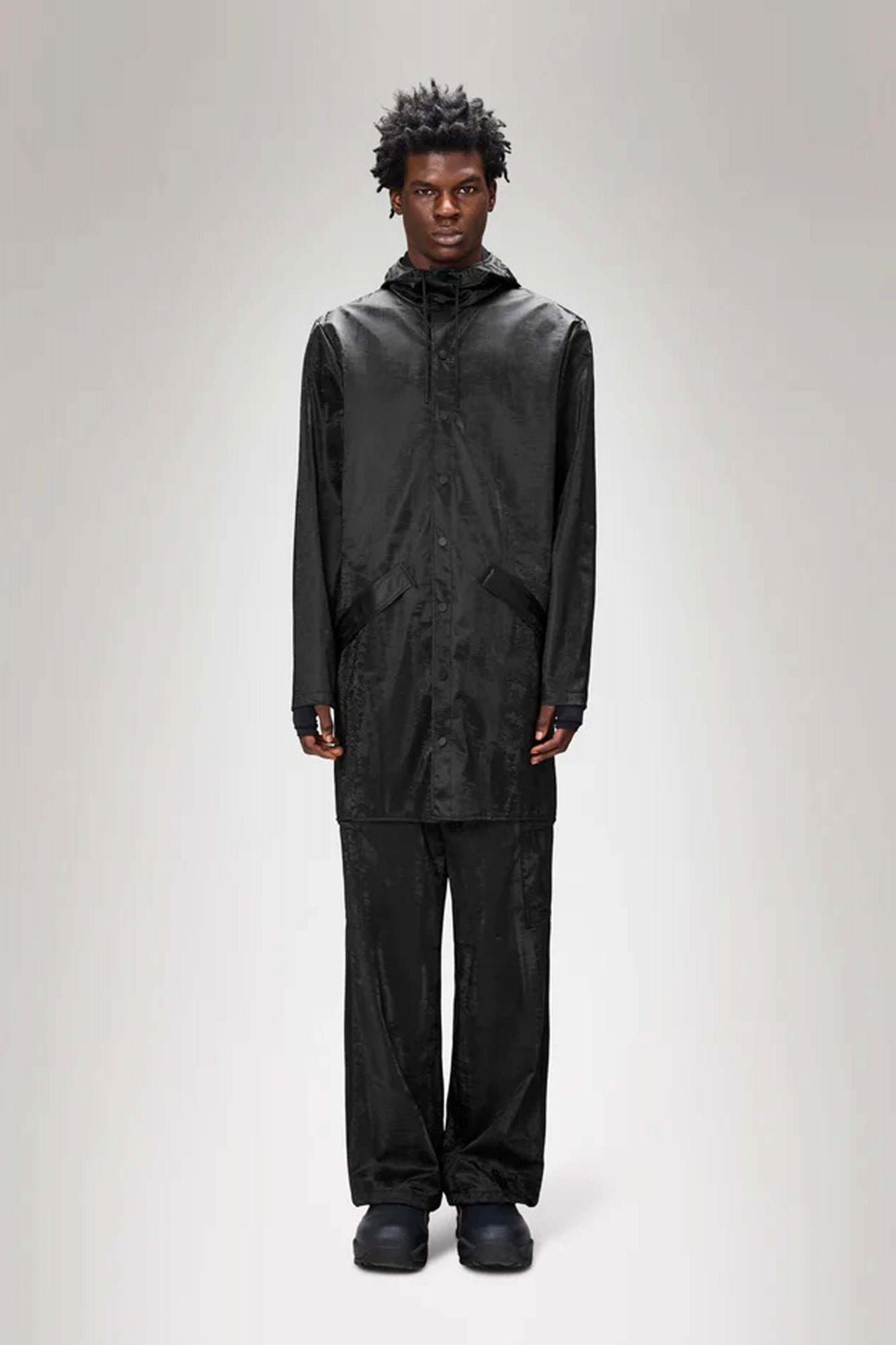 RAINS LONG JACKET W3 en color NEGRO (4)