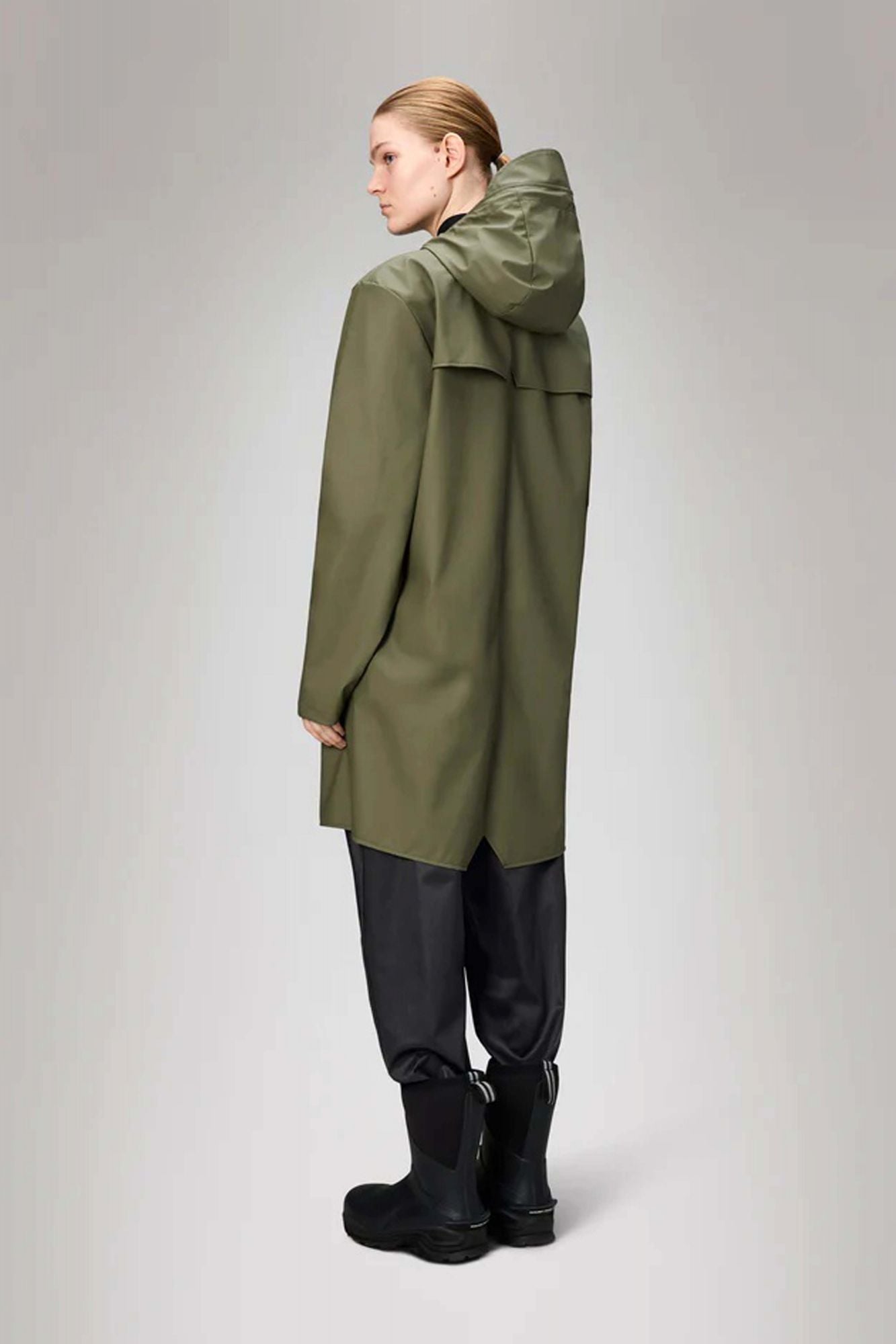 RAINS LONG JACKET W3 en color VERDE (3)