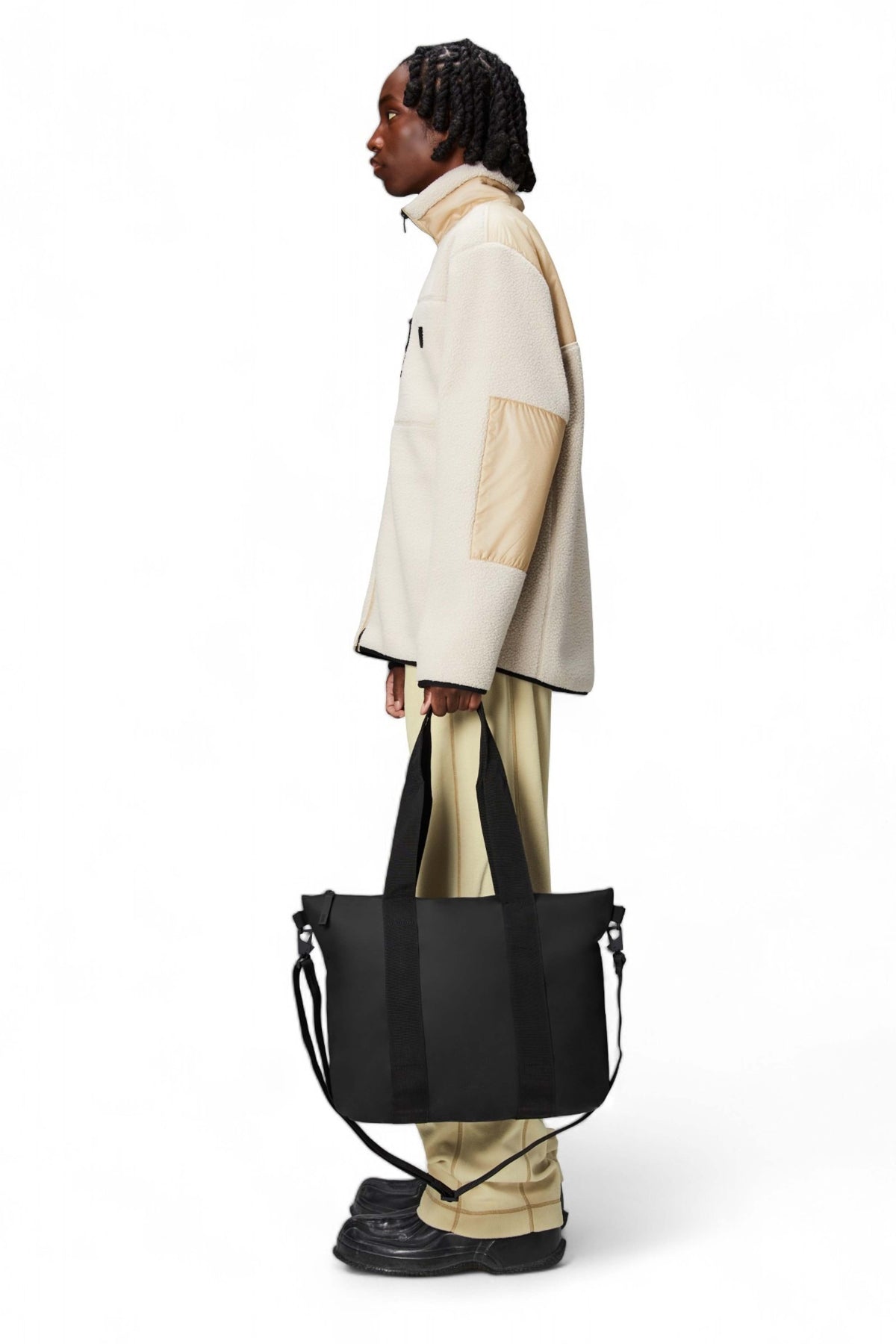 RAINS TOTE BAG MINI W3 en color NEGRO (2)