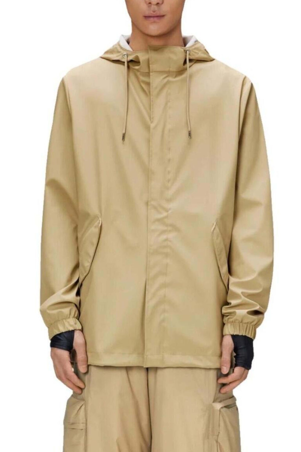 RAINS FISHTAIL JACKET W3 en color BEIS (4)