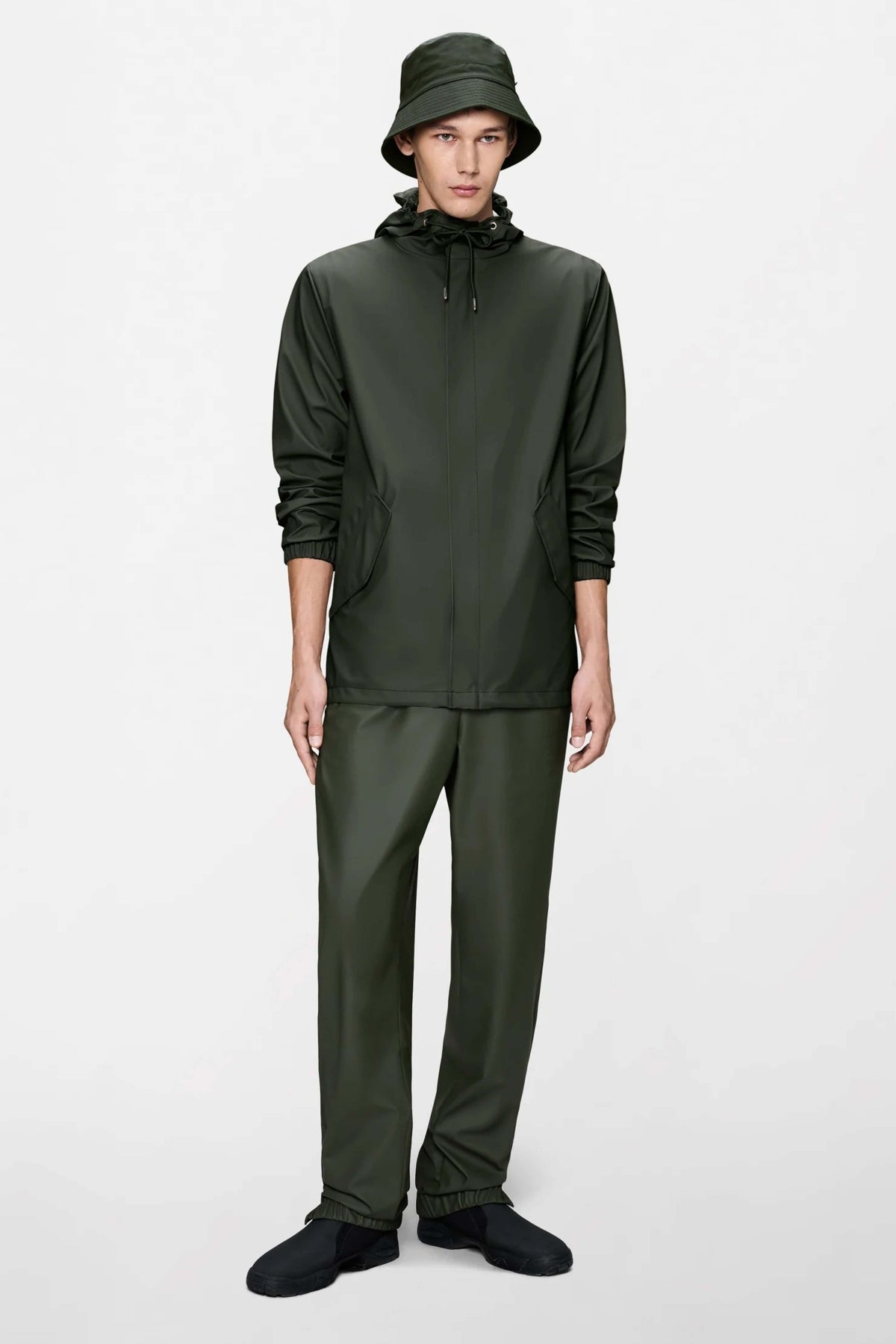 RAINS FISHTAIL JACKET W3 en color VERDE (5)