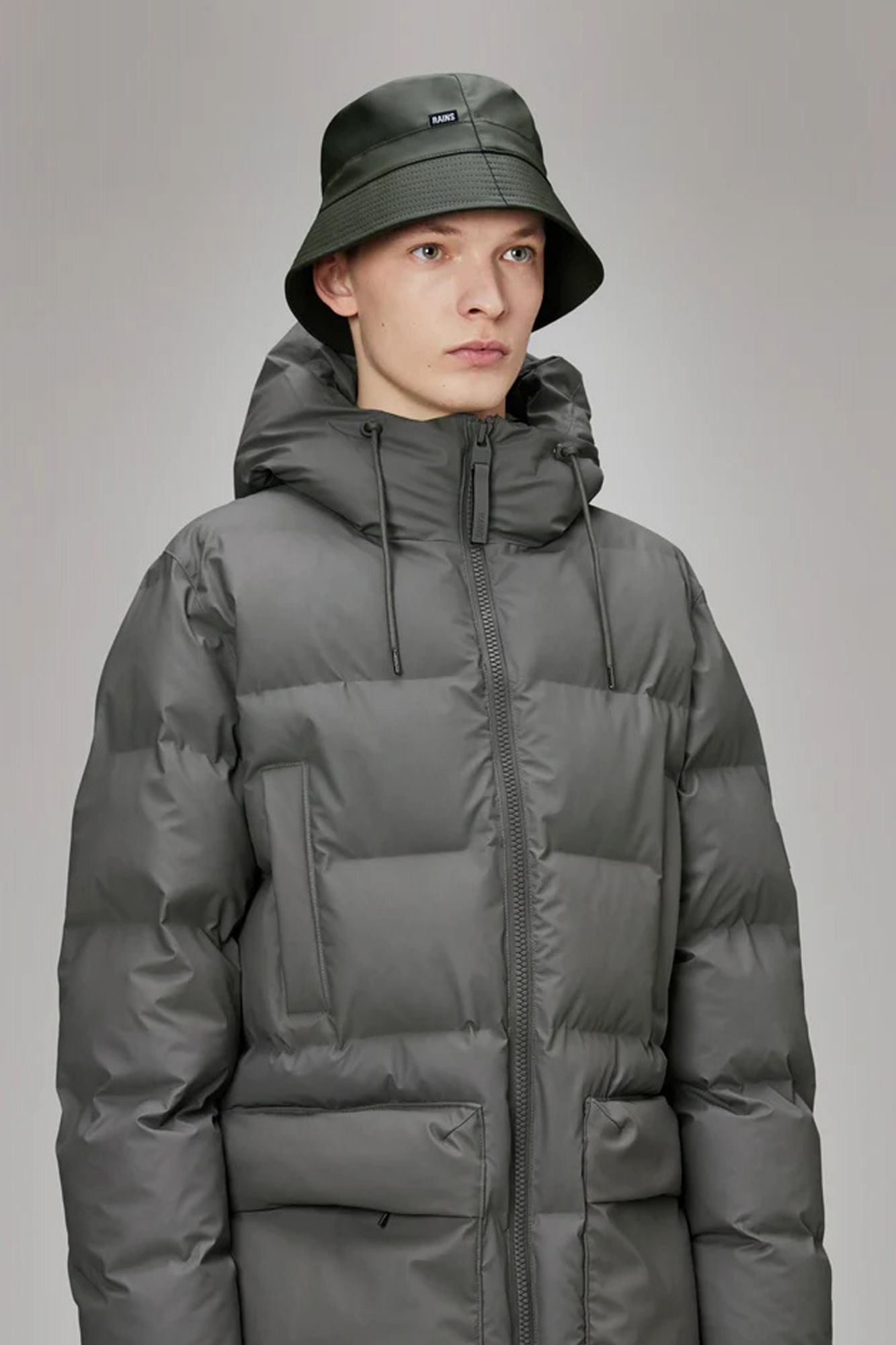 RAINS BUCKET HAT en color VERDE (2)