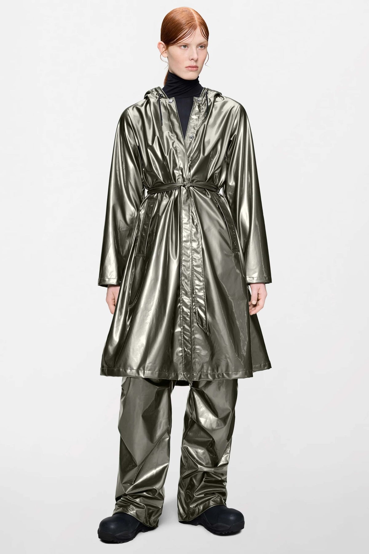 RAINS A LINE LONGER W JACKET W3 en color PLATA (4)