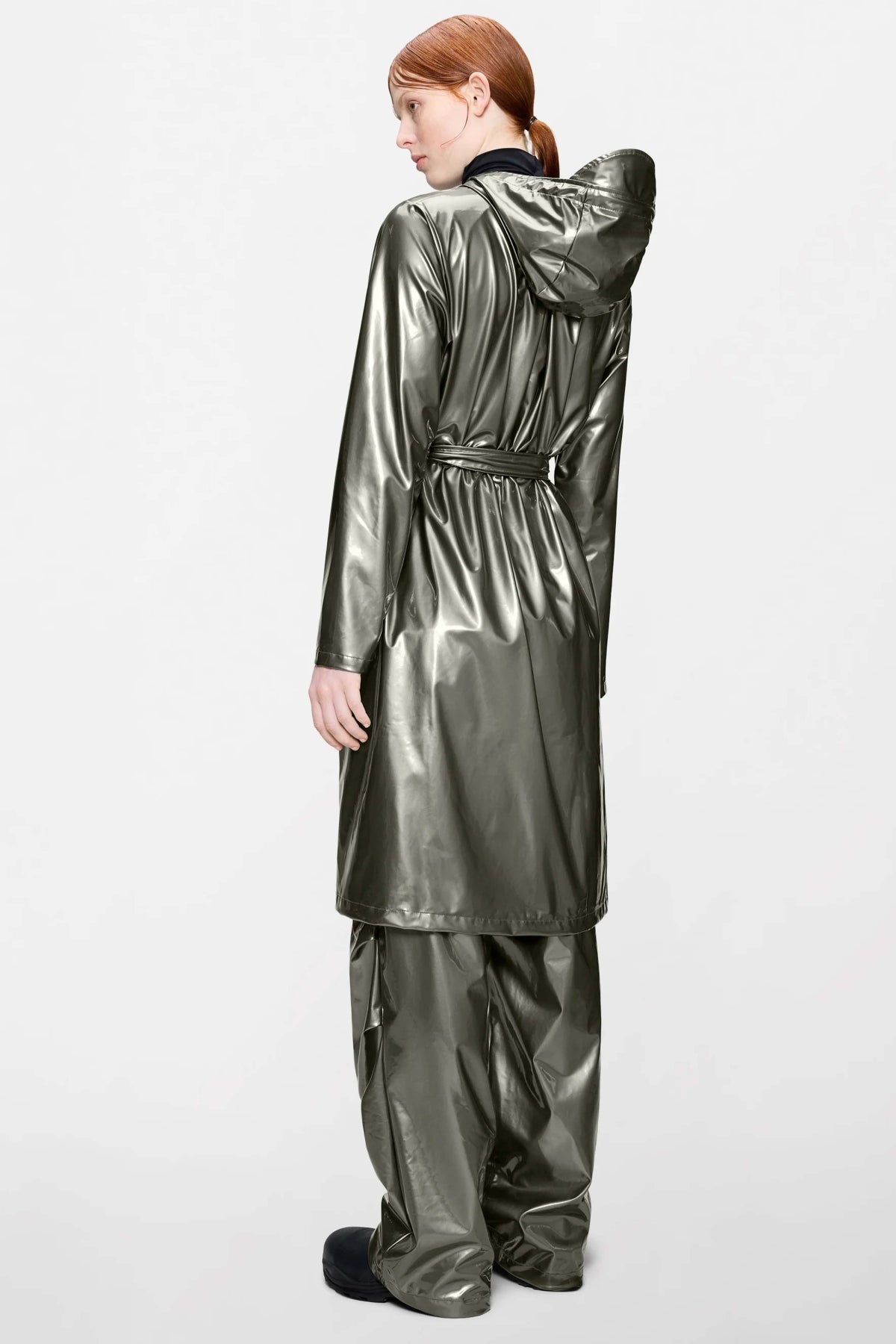 RAINS A LINE LONGER W JACKET W3 en color PLATA (5)