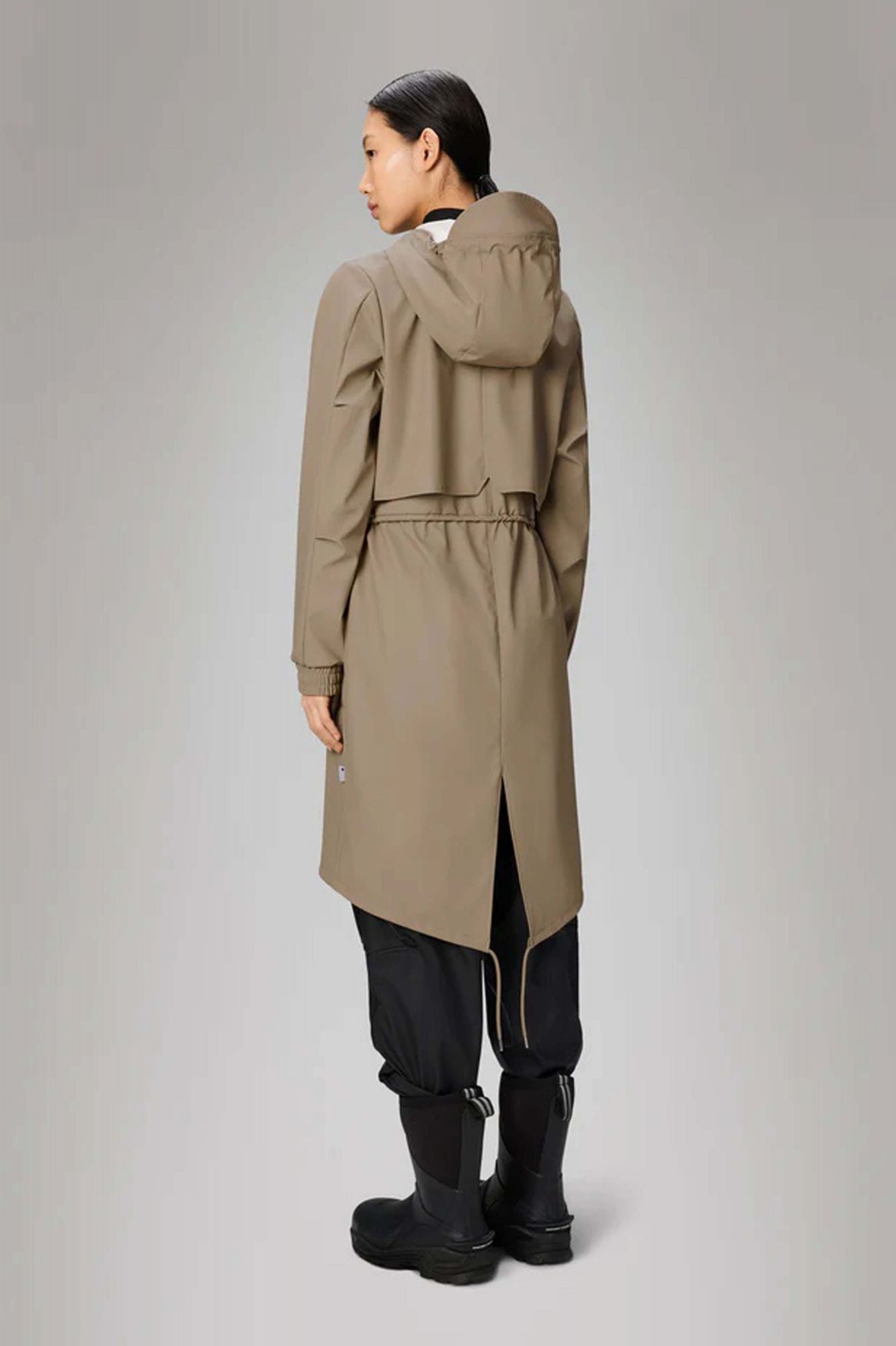 RAINS STRING W PARKA W3 en color BEIS (3)