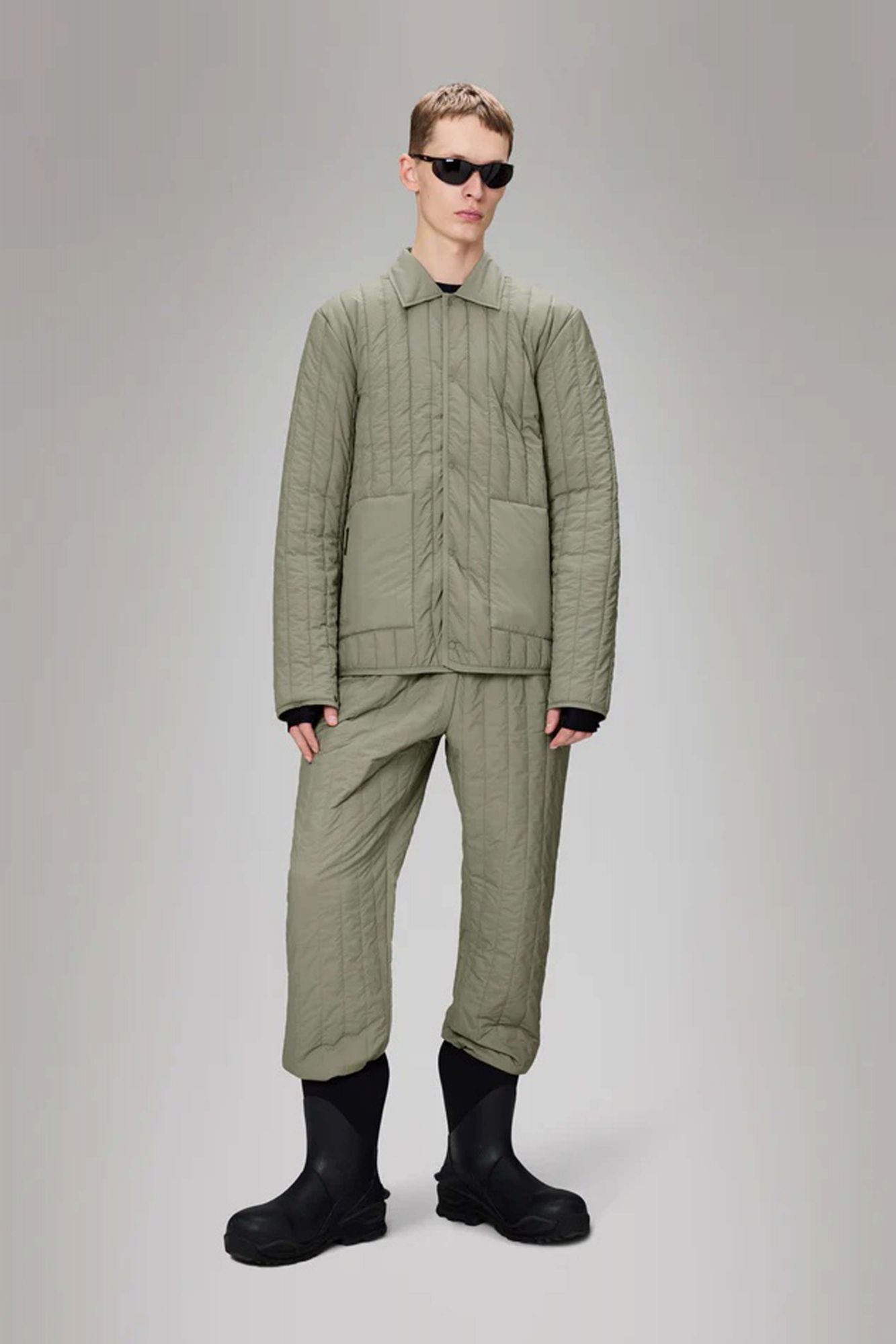 RAINS BANJA LINER OVERSHIRT T1 en color BEIS (4)