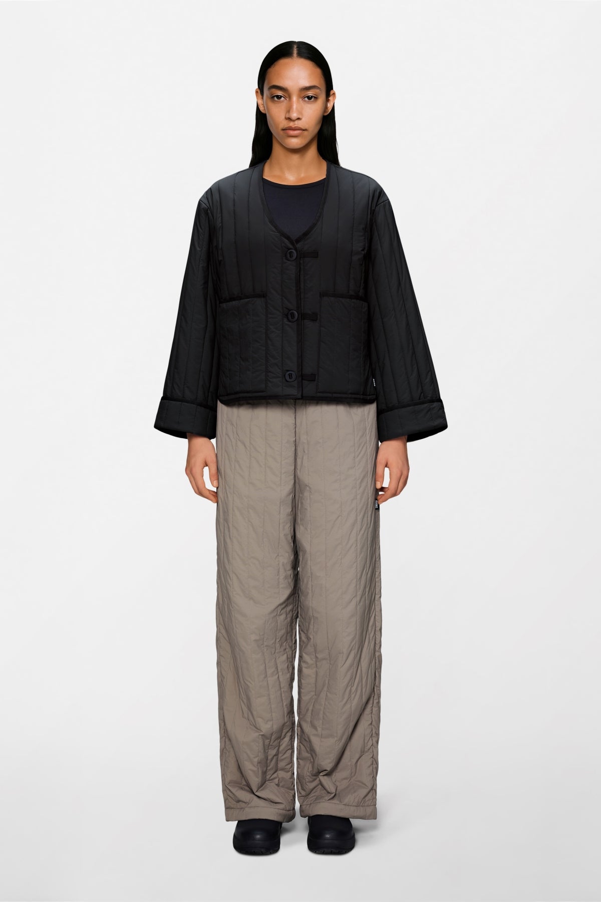 RAINS BANJA LINER JACKET T1 en color NEGRO (3)