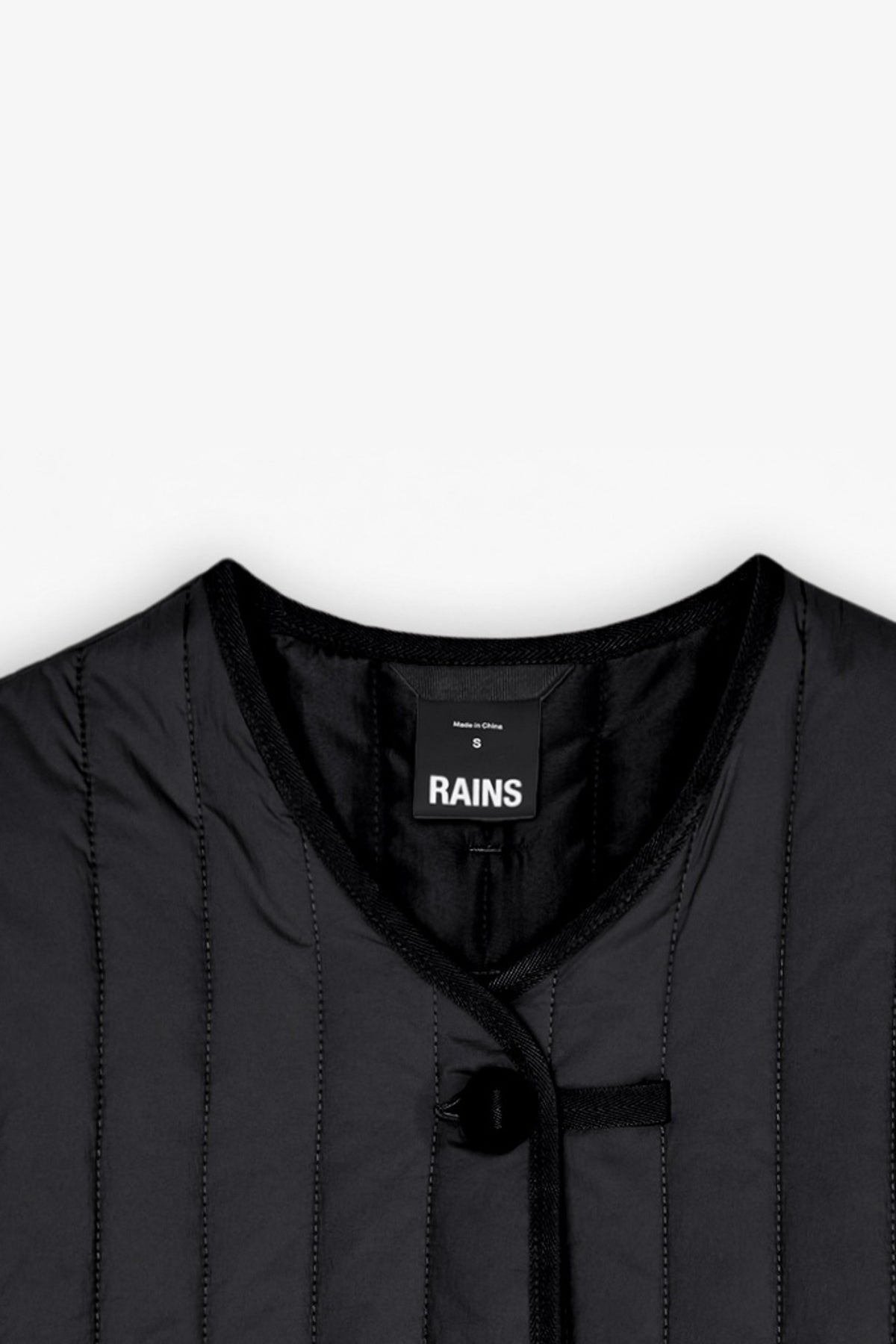 RAINS BANJA SHORT LINER VEST T1 en color NEGRO (2)