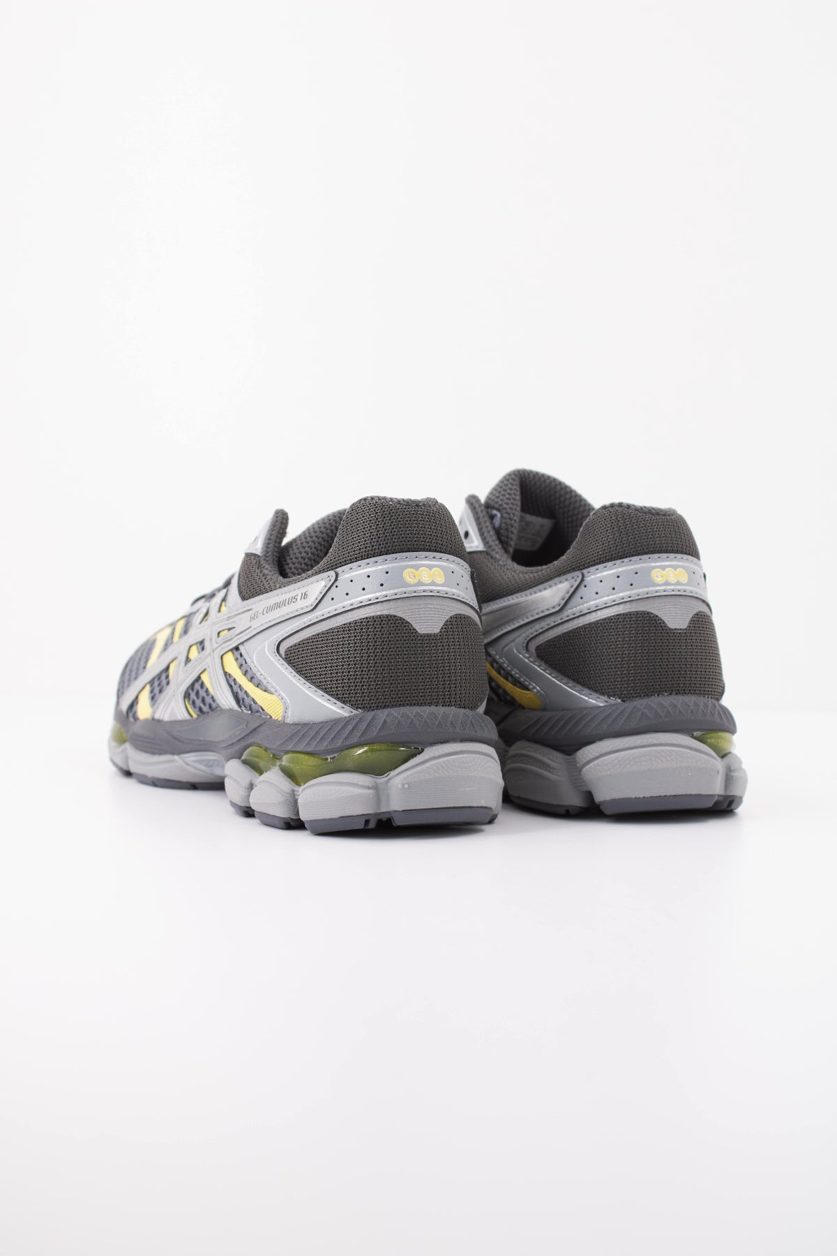 ASICS GEL-CUMULUS 16 en color NEGRO (4)