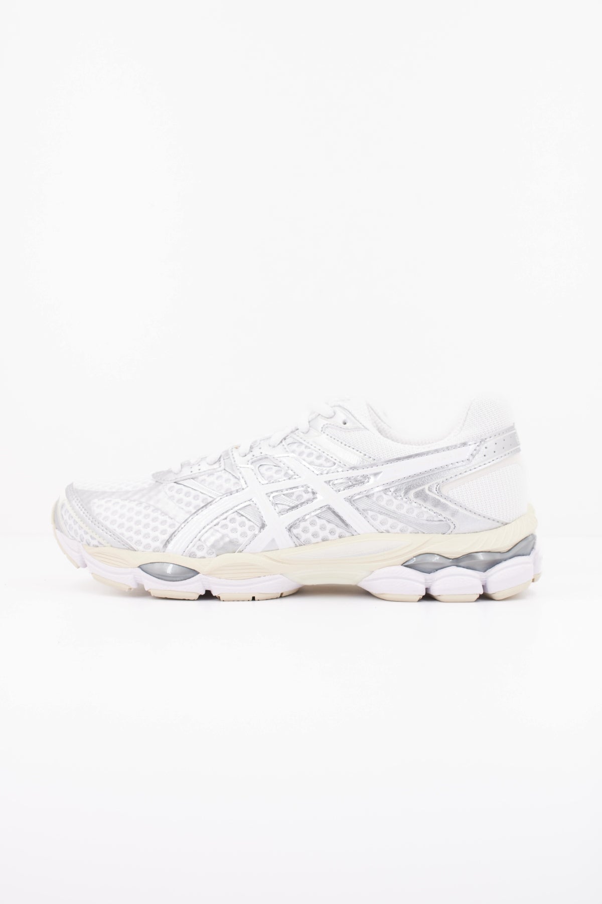 ASICS GEL-CUMULUS 16 en color GRIS (1)