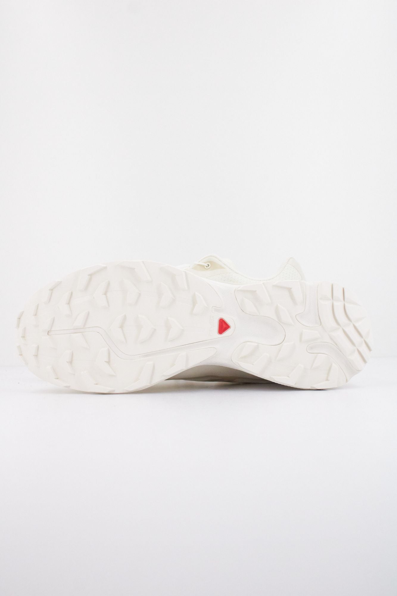 SALOMON BAJO XT 6 en color BLANCO (5)