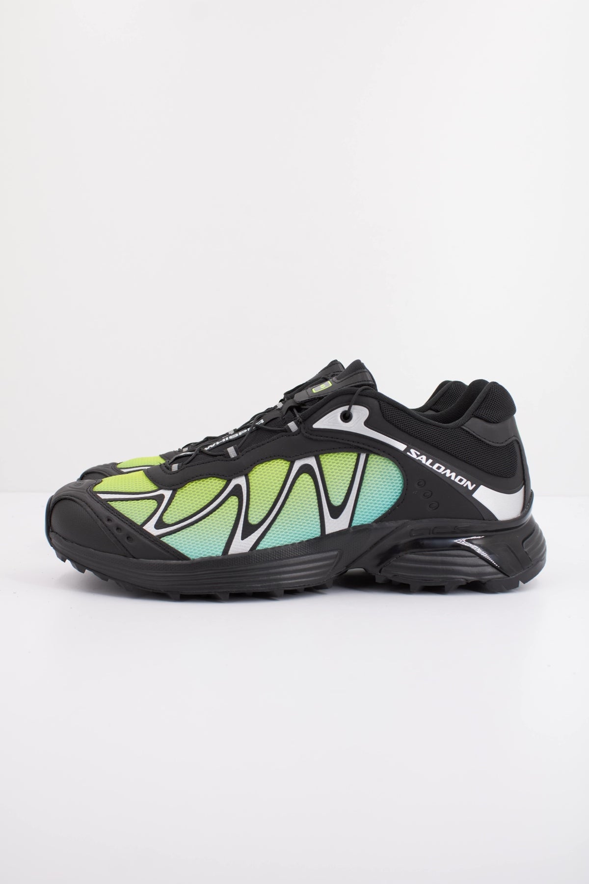 SALOMON XT WHISPER en color NEGRO (1)