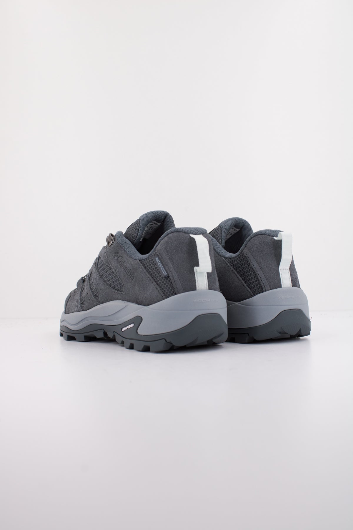 COLUMBIA REDMOND IV LOW WATERPROOF en color GRIS (4)