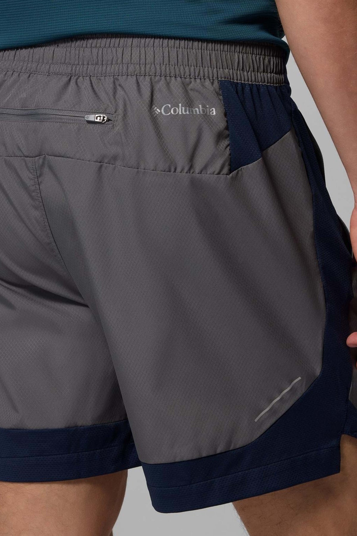COLUMBIA TREE PITCH SHORT en color GRIS (3)