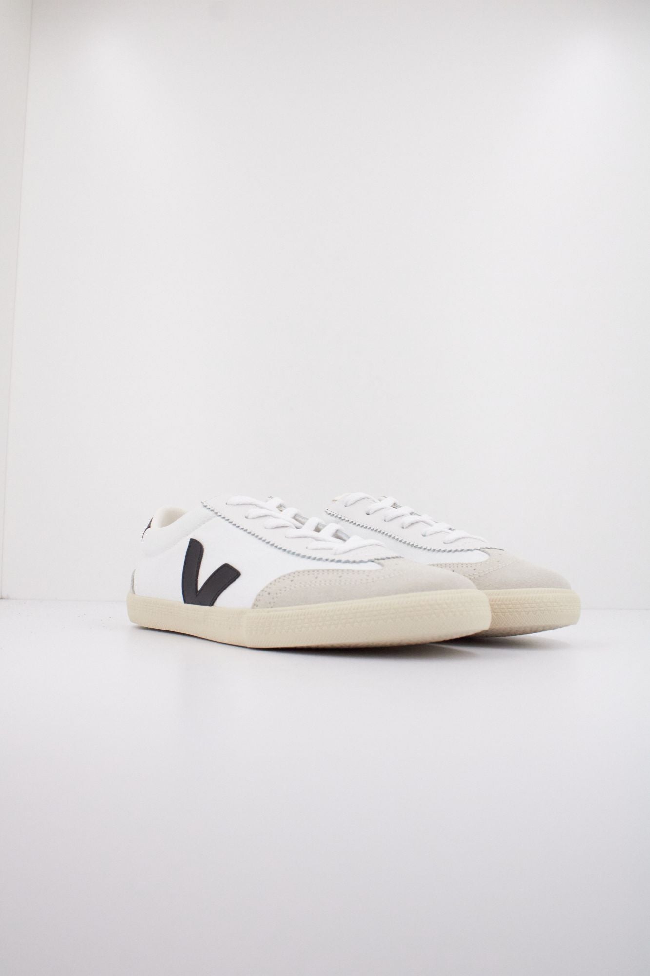 VEJA VOLLEY CANVAS en color BLANCO (2)