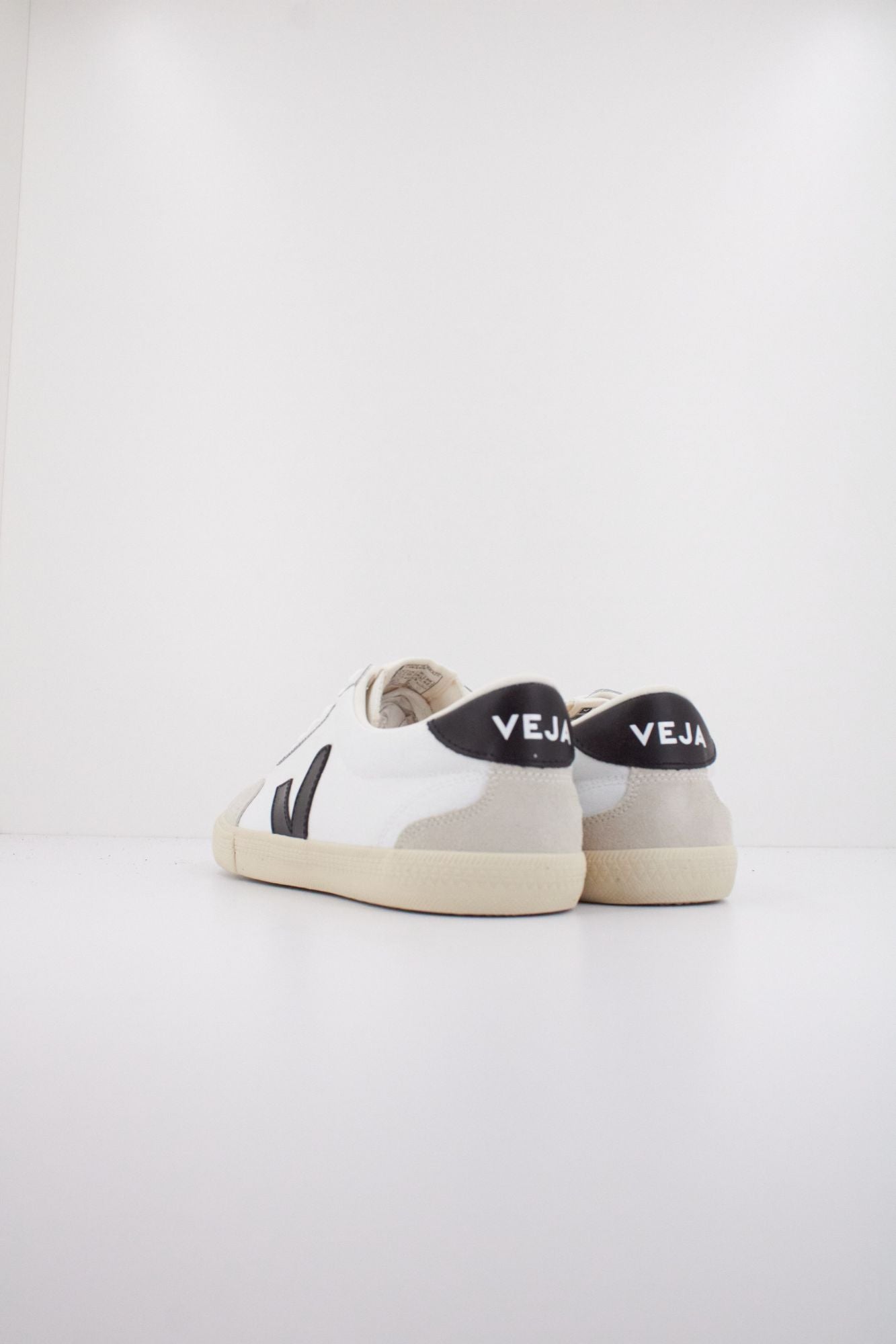 VEJA VOLLEY CANVAS en color BLANCO (4)