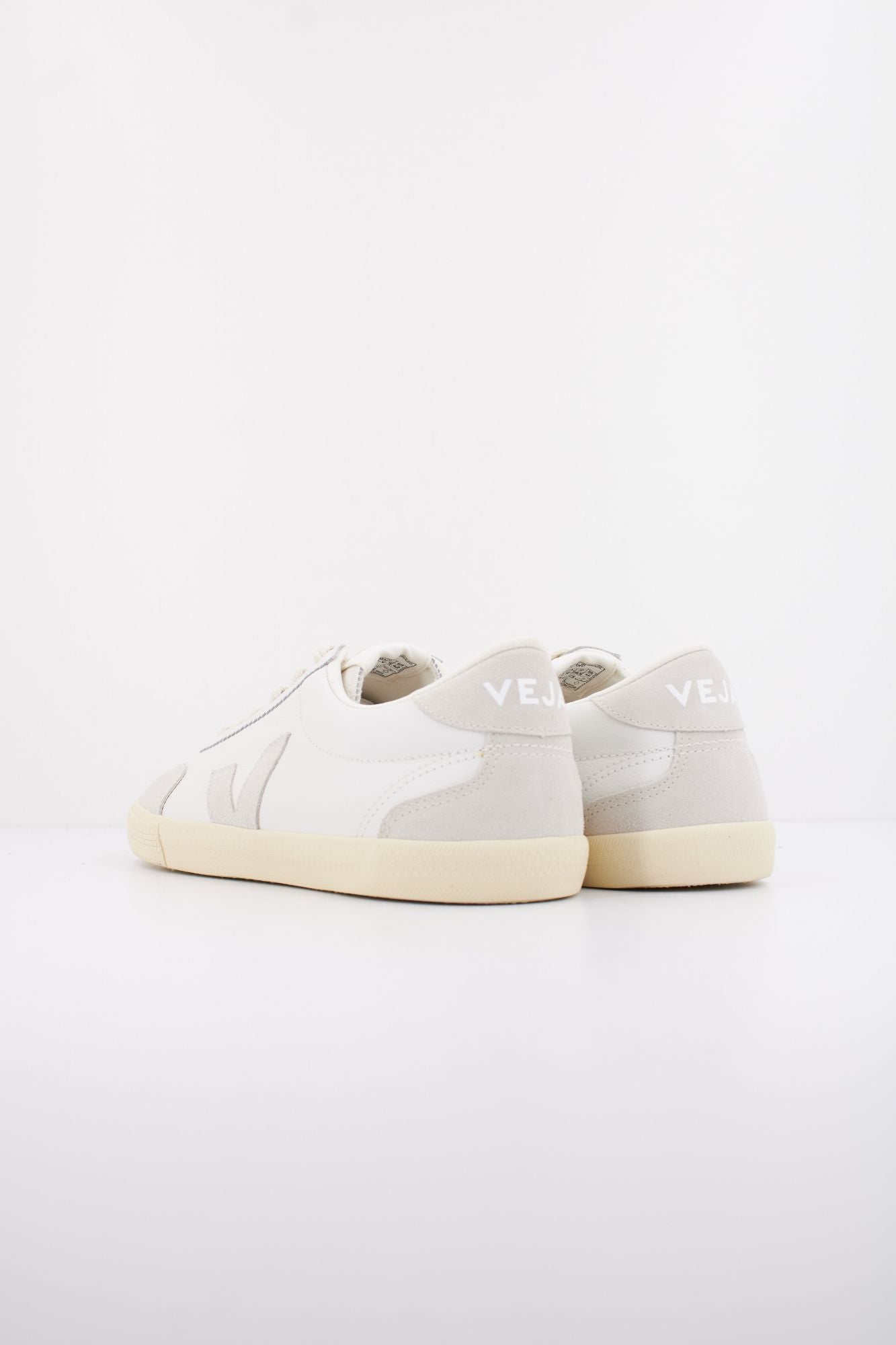 VEJA VOLLEY OT en color BLANCO (4)