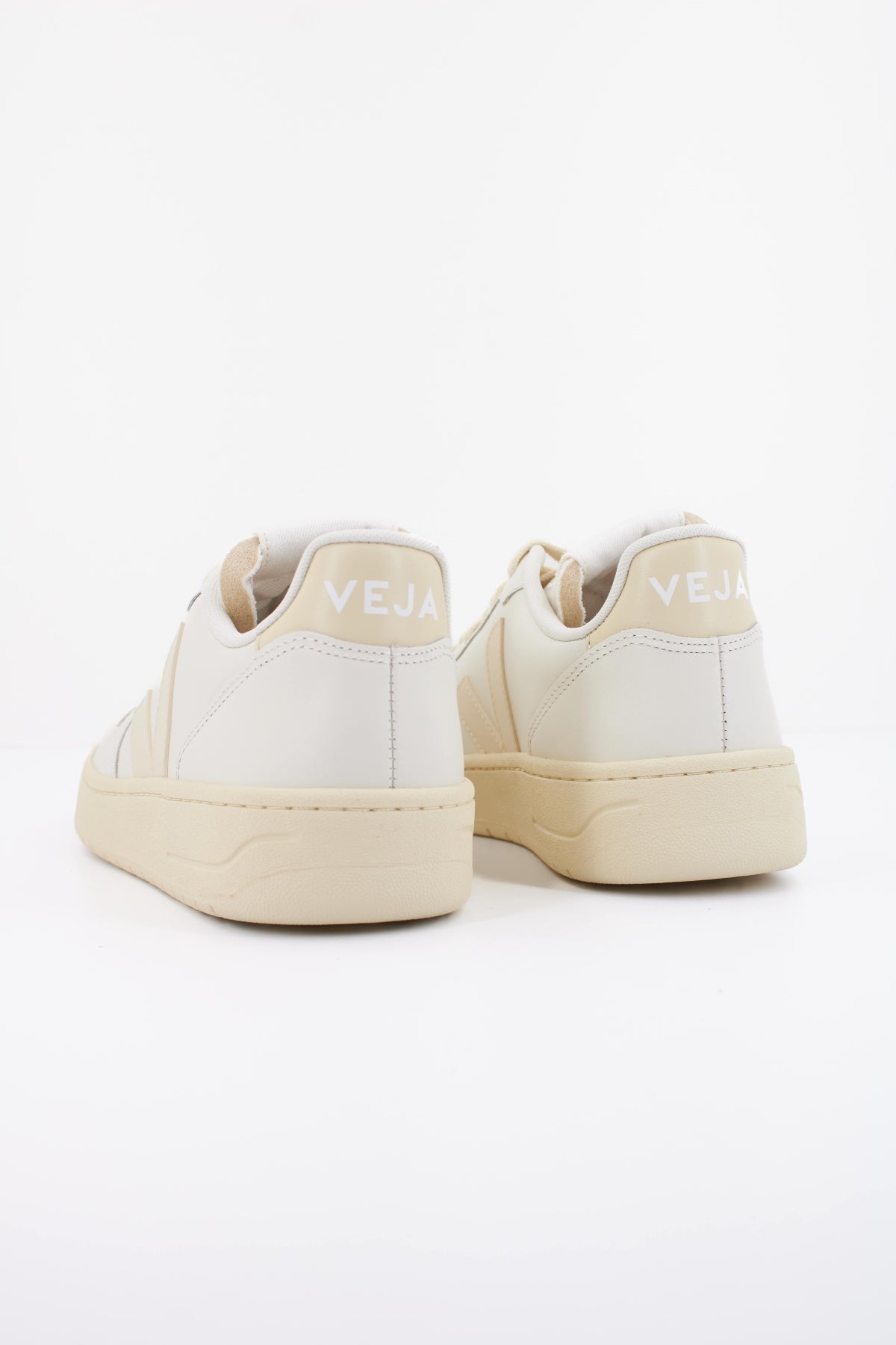 VEJA V10 PRIME en color BEIS (4)