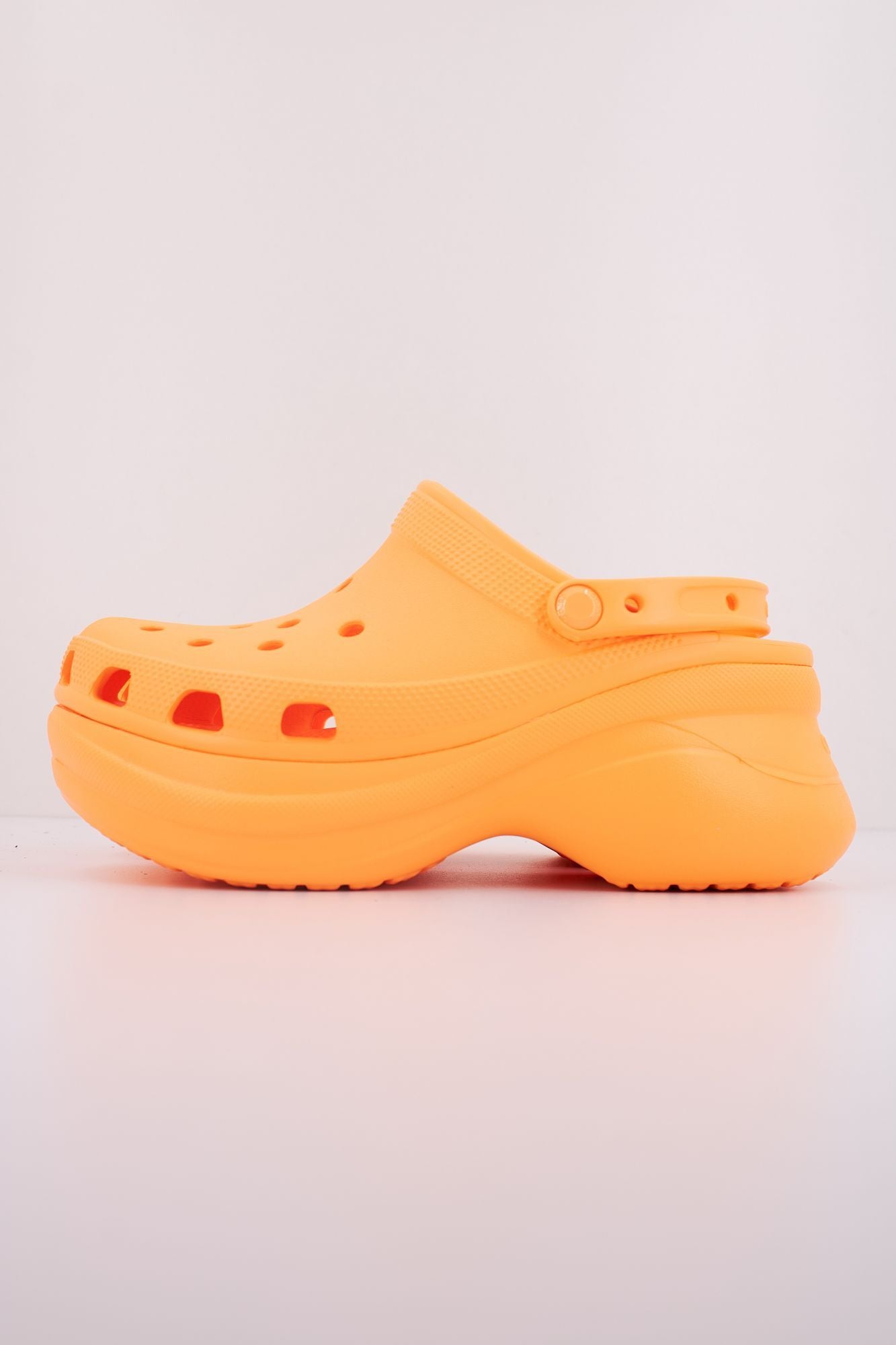CROCS BAE CLOG en color NARANJA (1)