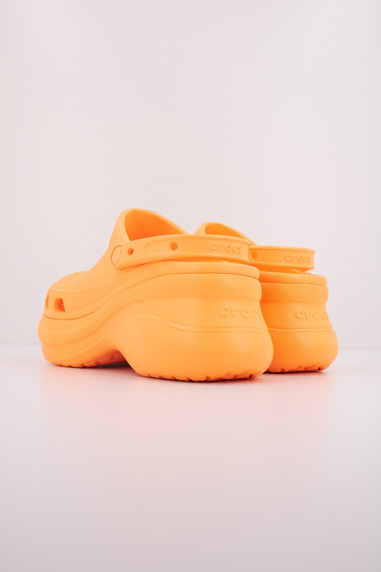 CROCS BAE CLOG en color NARANJA (4)