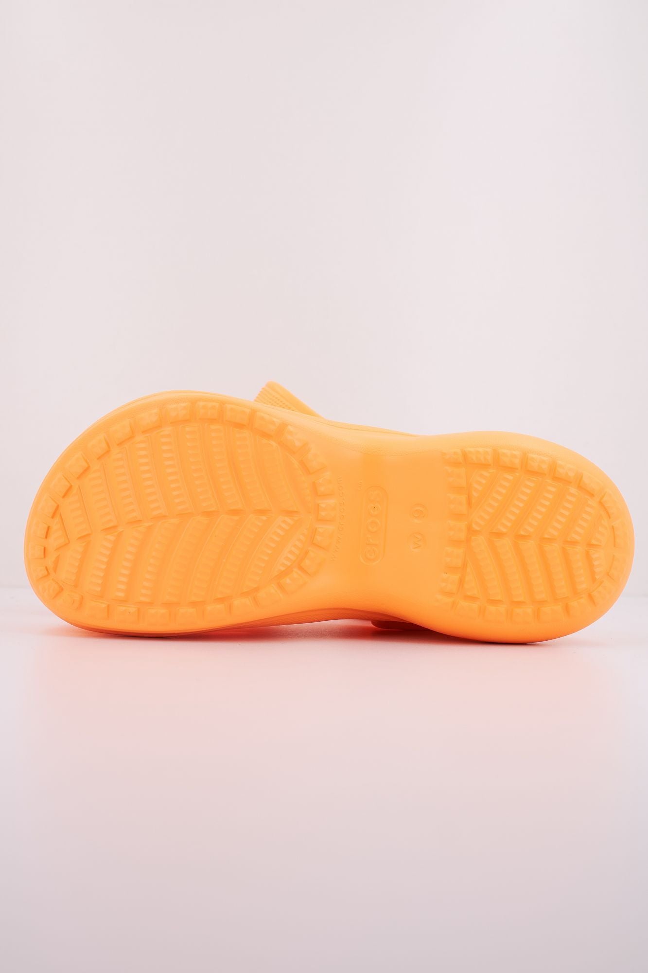 CROCS BAE CLOG en color NARANJA (5)