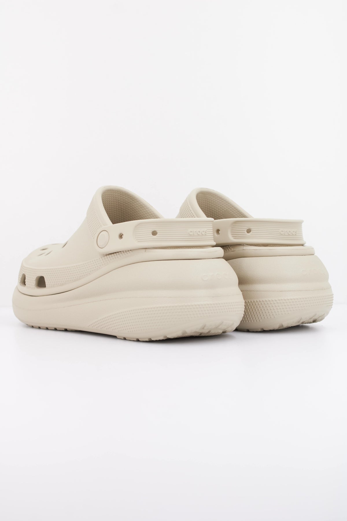 CROCS CRUSH CLOG en color MARRON CLARO (4)