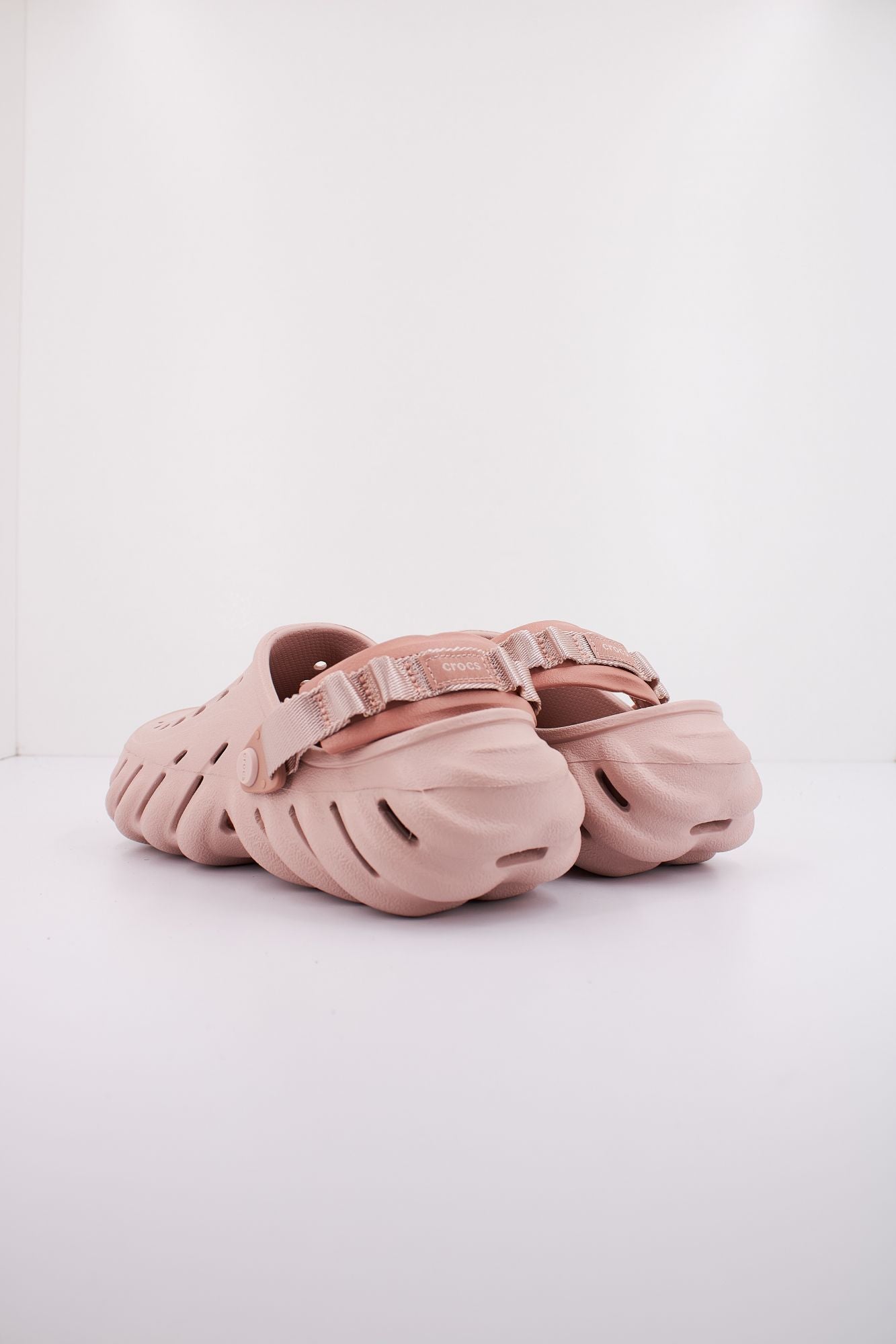 CROCS ECHO CLOG en color ROSA (4)