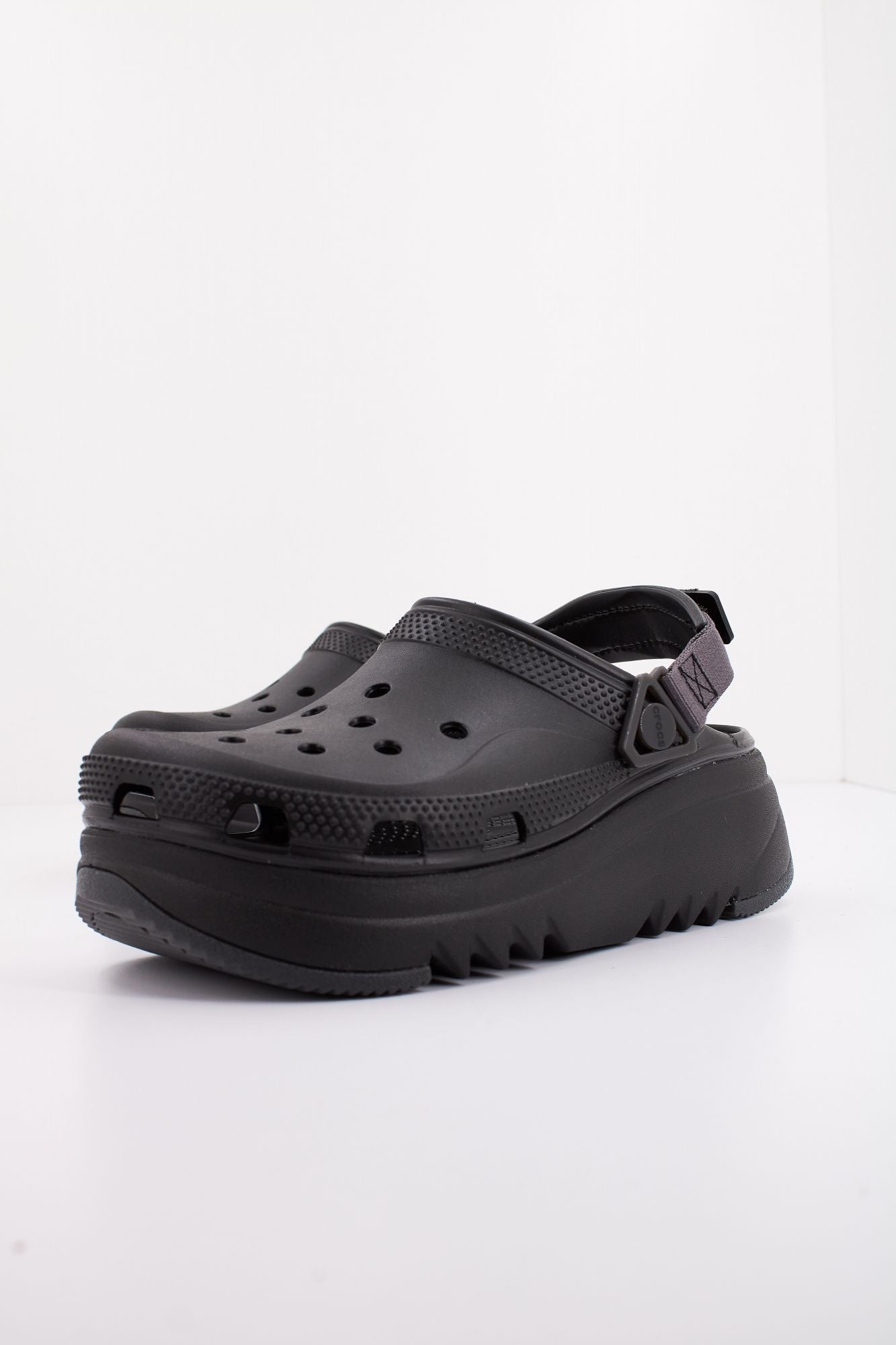 CROCS CLS HIKER XSCAPE CLG en color NEGRO (2)