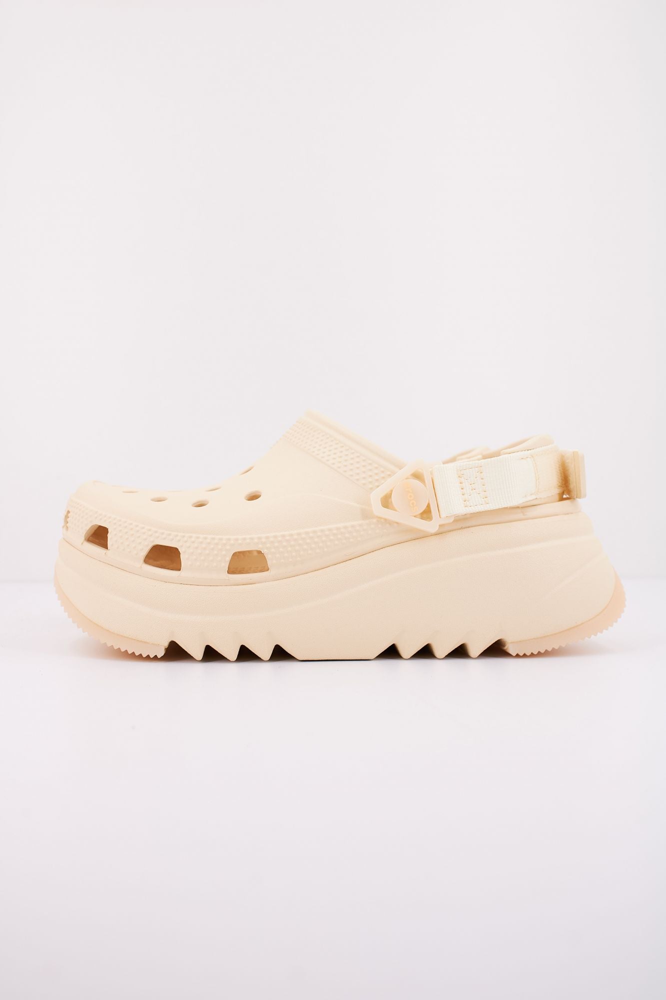 CROCS CLS HIKER XSCAPE CLG en color AMARILLO (1)