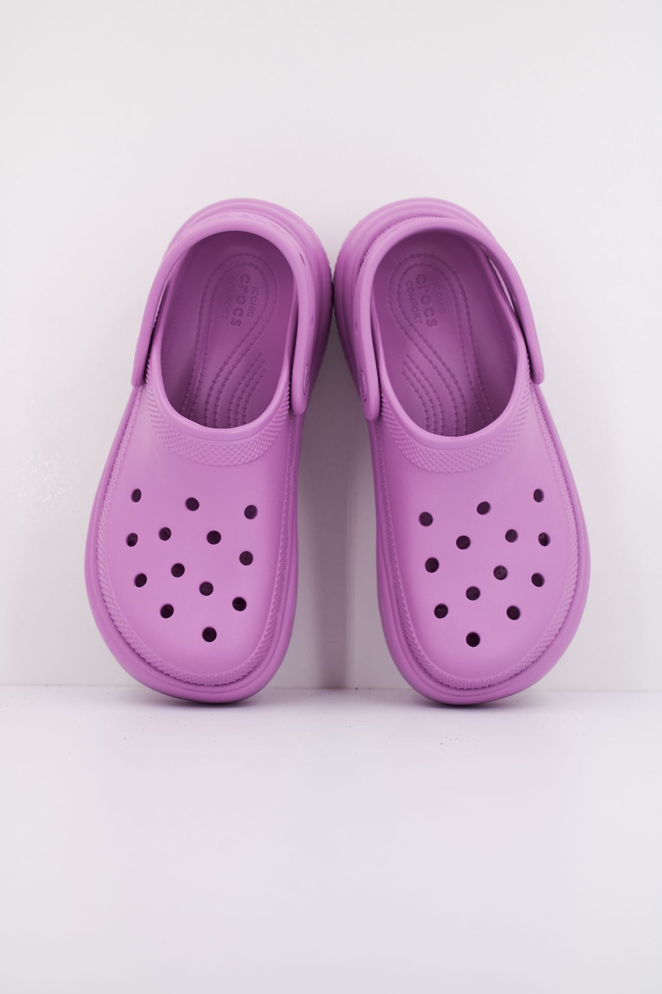 CROCS STOMP CLOG en color ROSA (3)