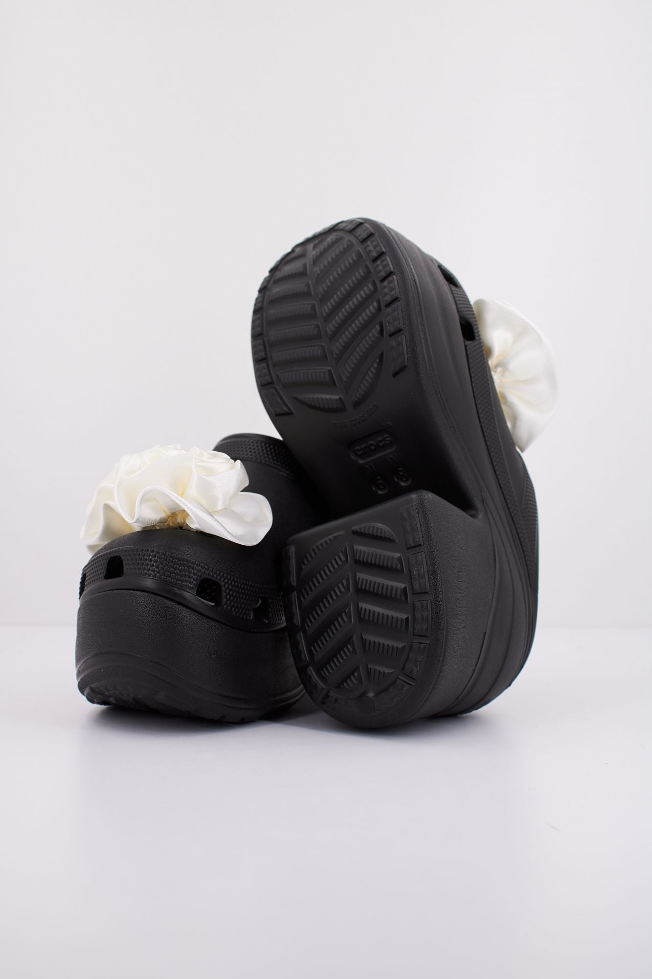 CROCS SIREN ROSETTE CLOG U en color NEGRO (5)