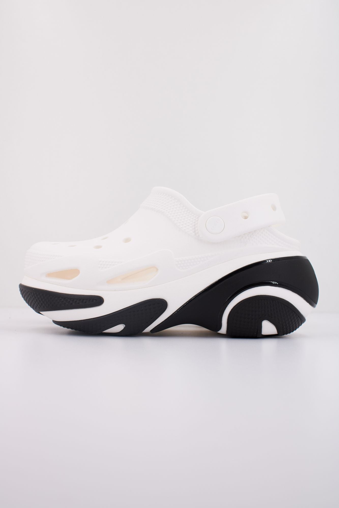 CROCS BUBBLE CRUSH CLOG U en color BLANCO (1)