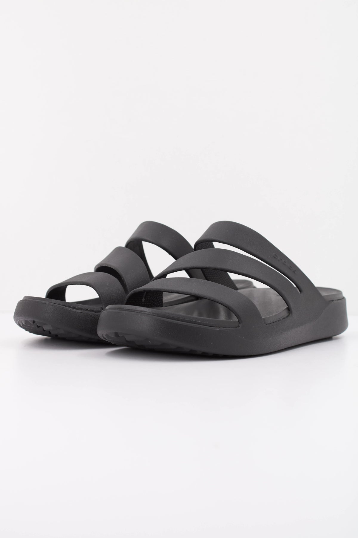 CROCS GETAWAY STRAPPY en color NEGRO (2)