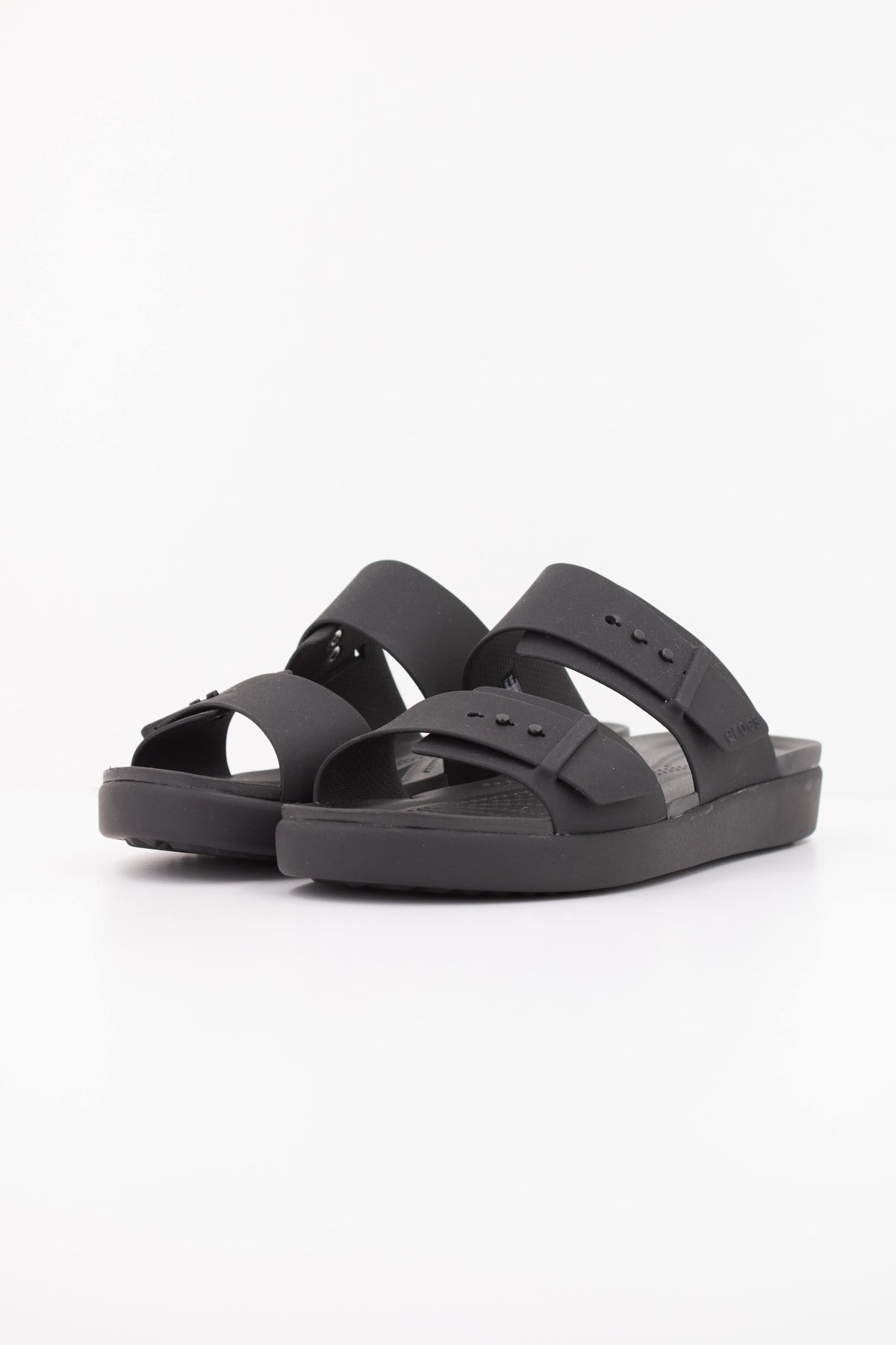 CROCS BROOKLYN BUCKLE en color NEGRO (2)