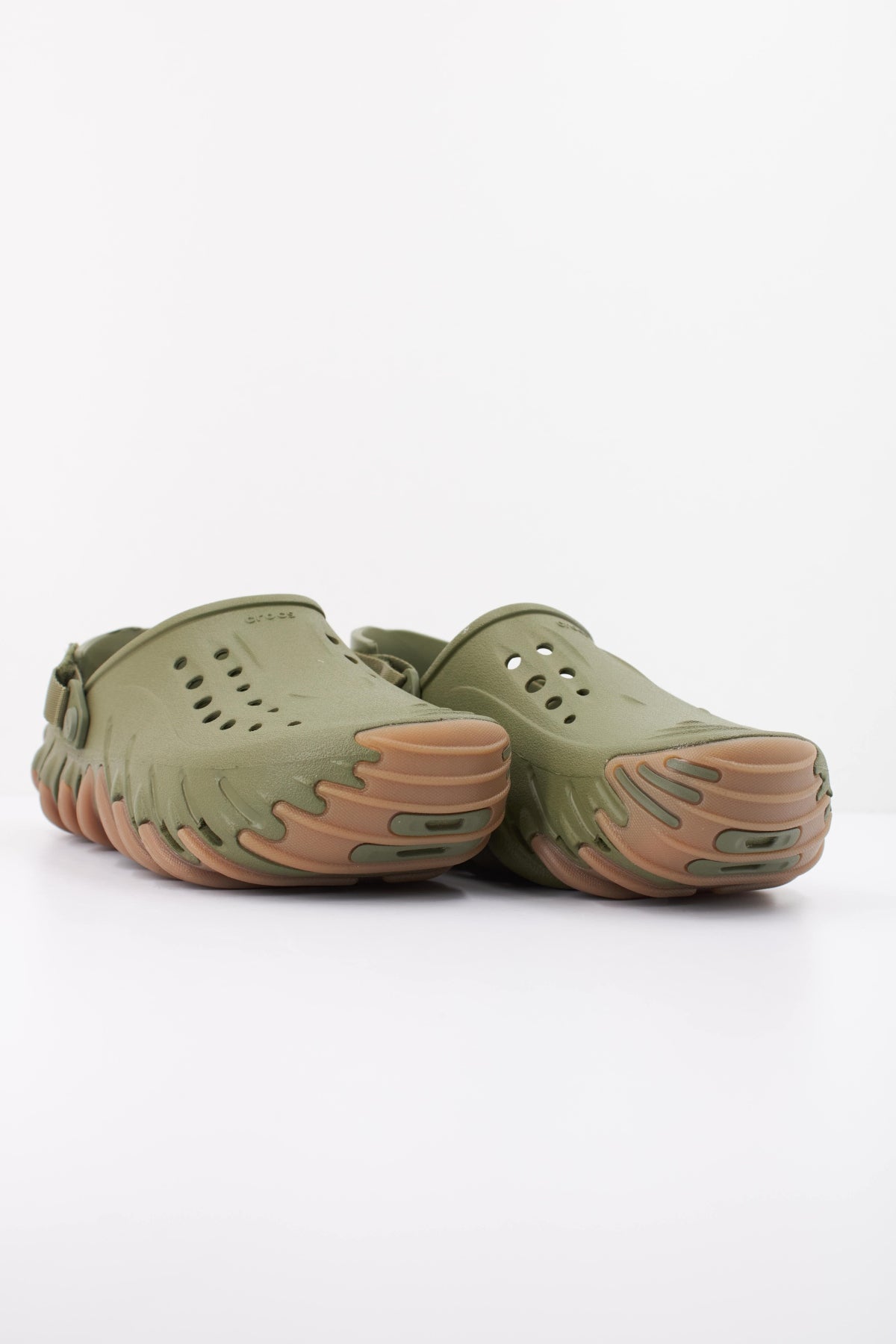 CROCS ECHO WAVE U en color VERDE (2)