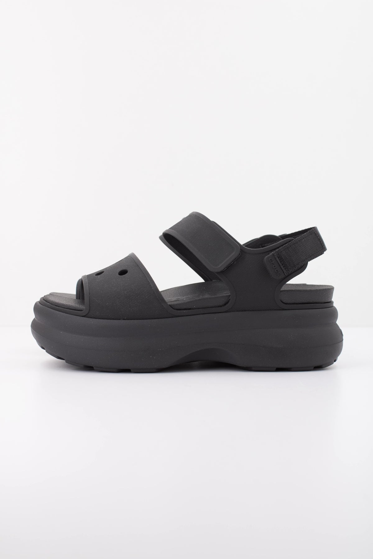 CROCS SOHO Y STRAP en color NEGRO (1)
